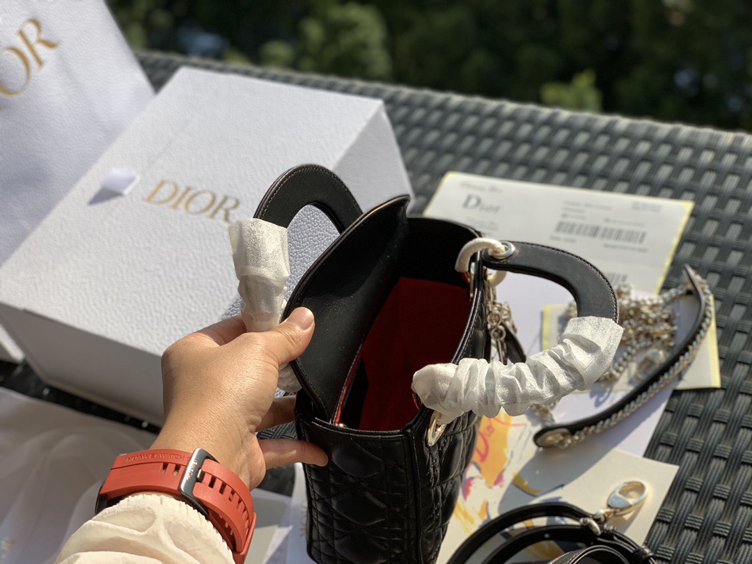 Dior three-compartment enamel buckle, black, in stock.