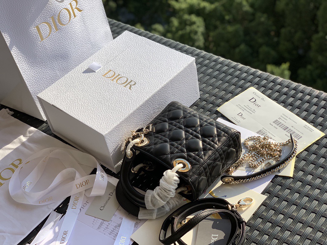 Dior three-compartment enamel buckle, black, in stock.