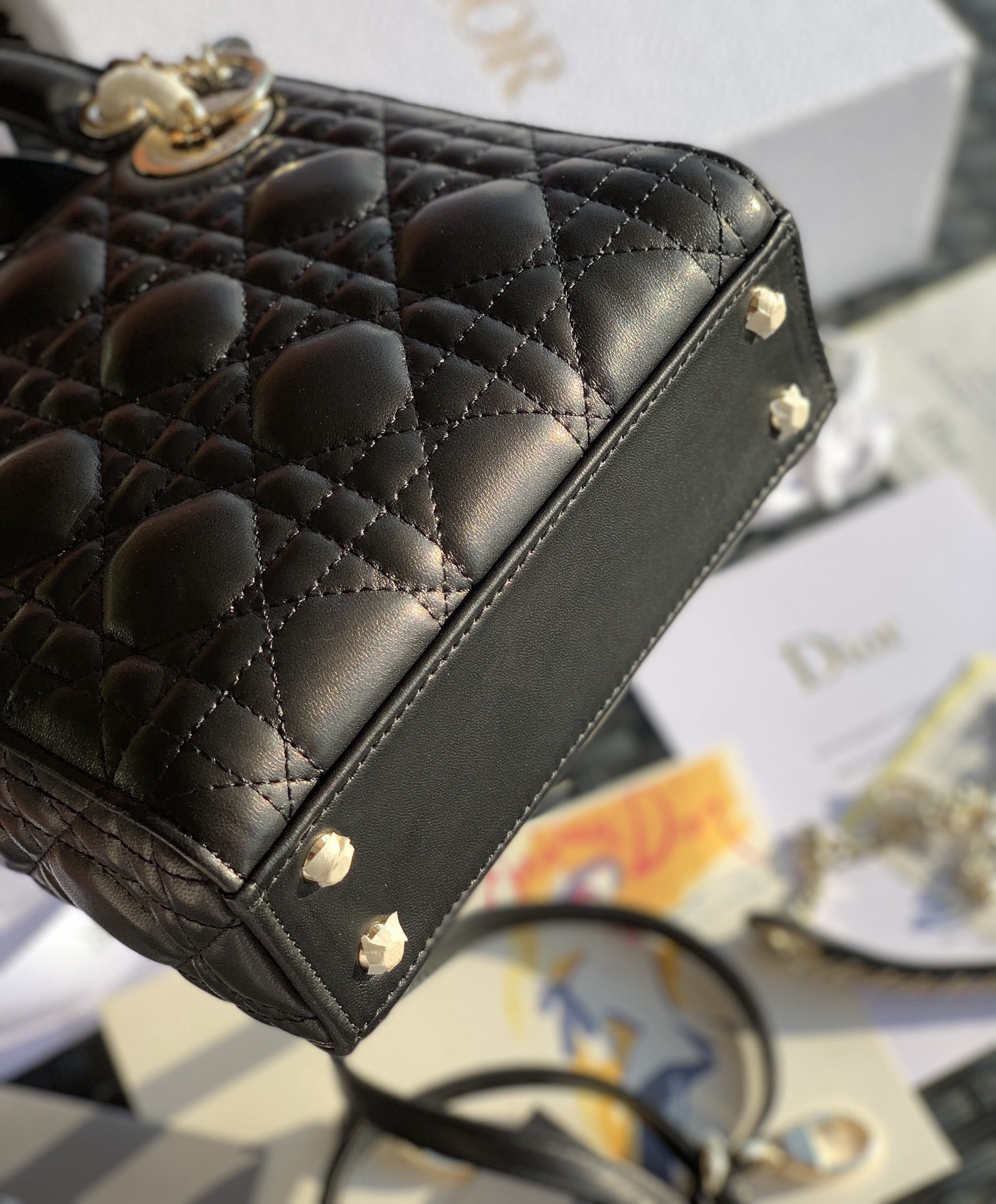 Dior three-compartment enamel buckle, black, in stock.