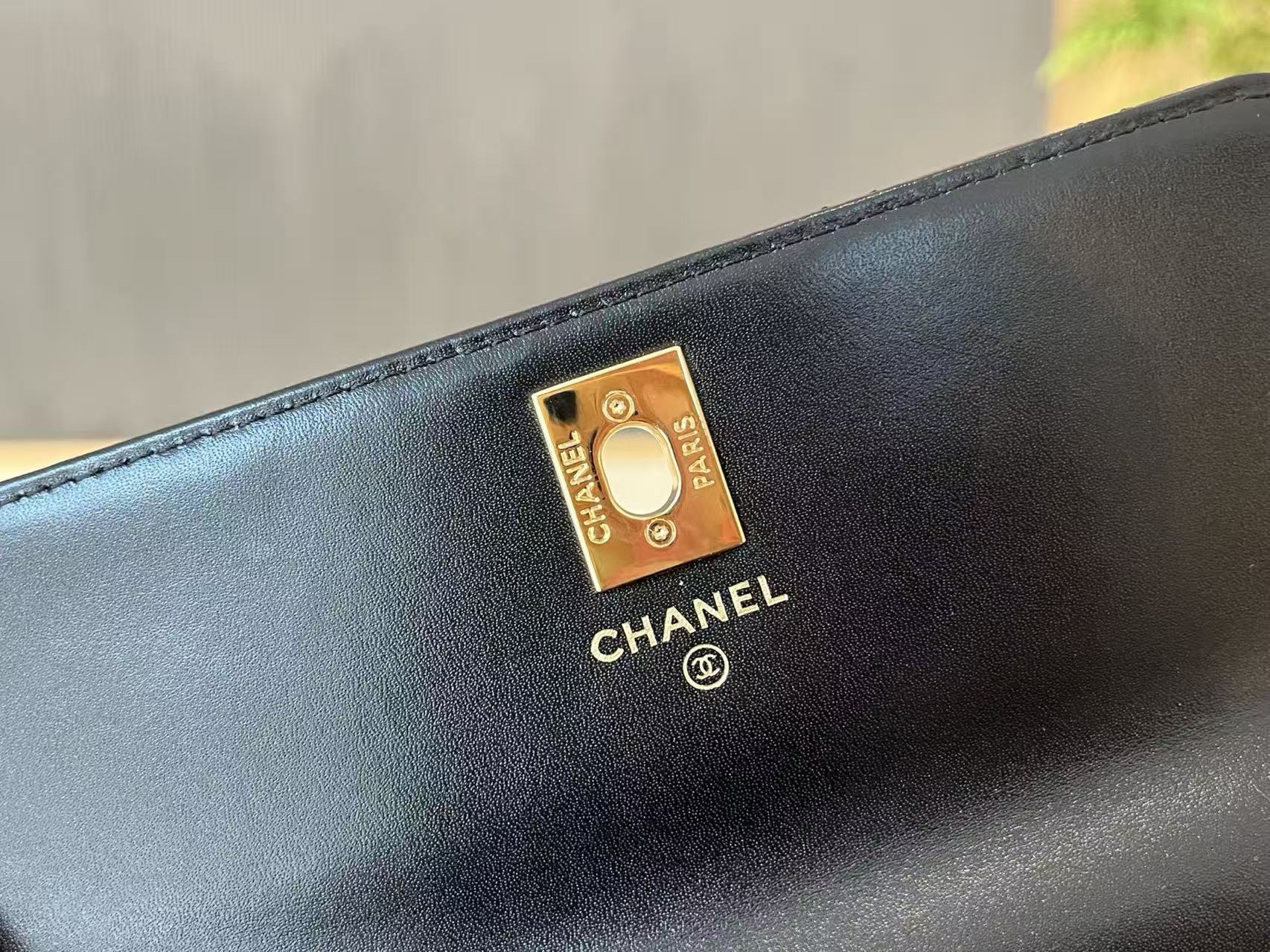 25B logo handle, accordion case, exquisite handle design.
