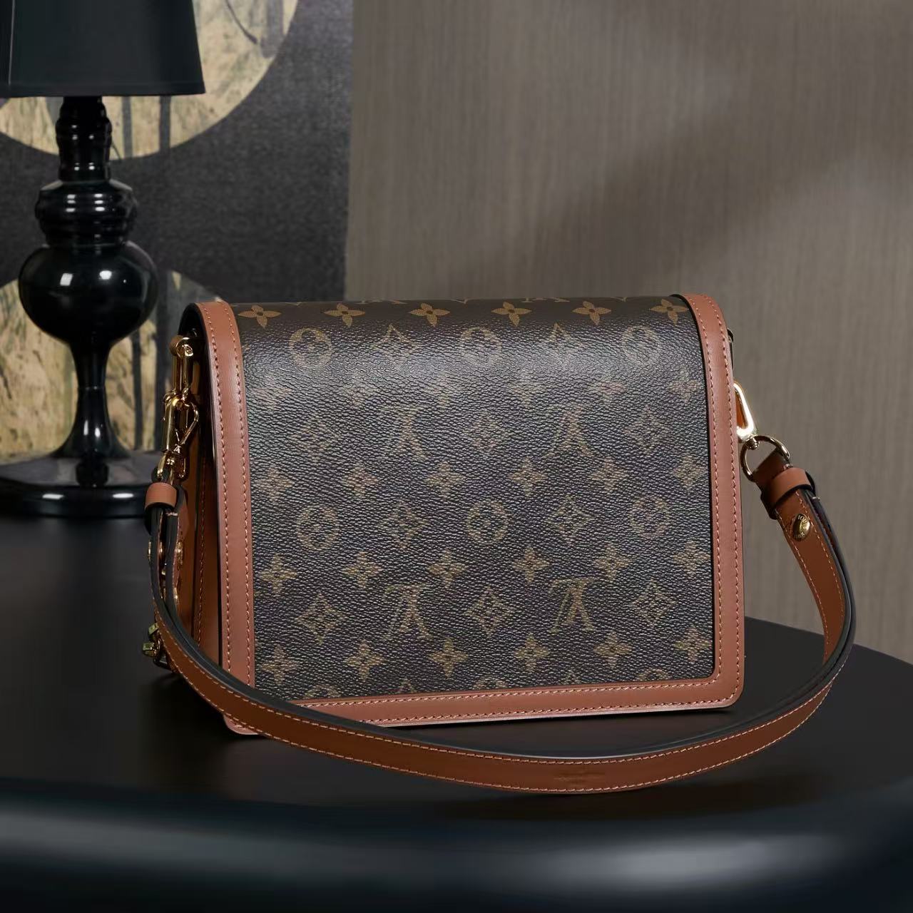 LV Retro top level