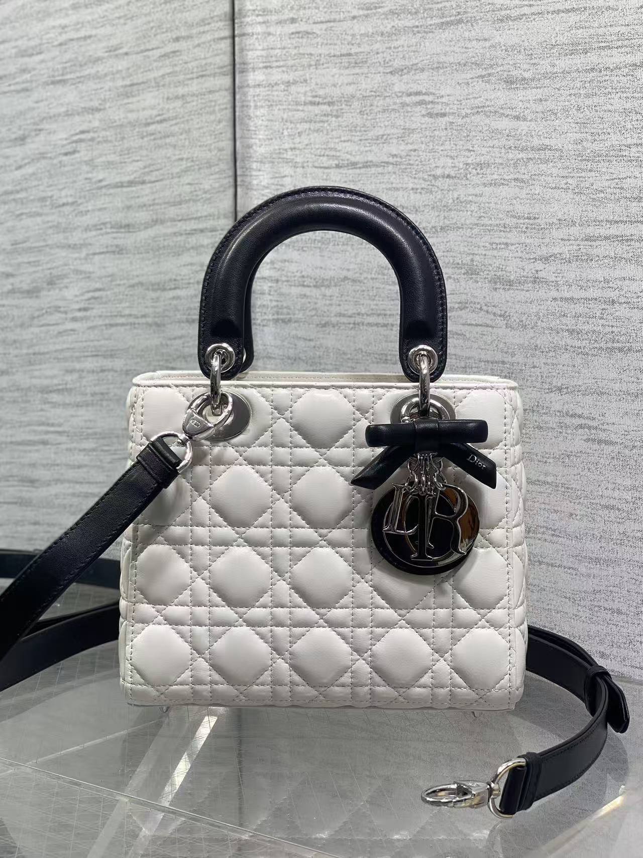 Lady Dior bag with a new four-compartment bow design 🎀