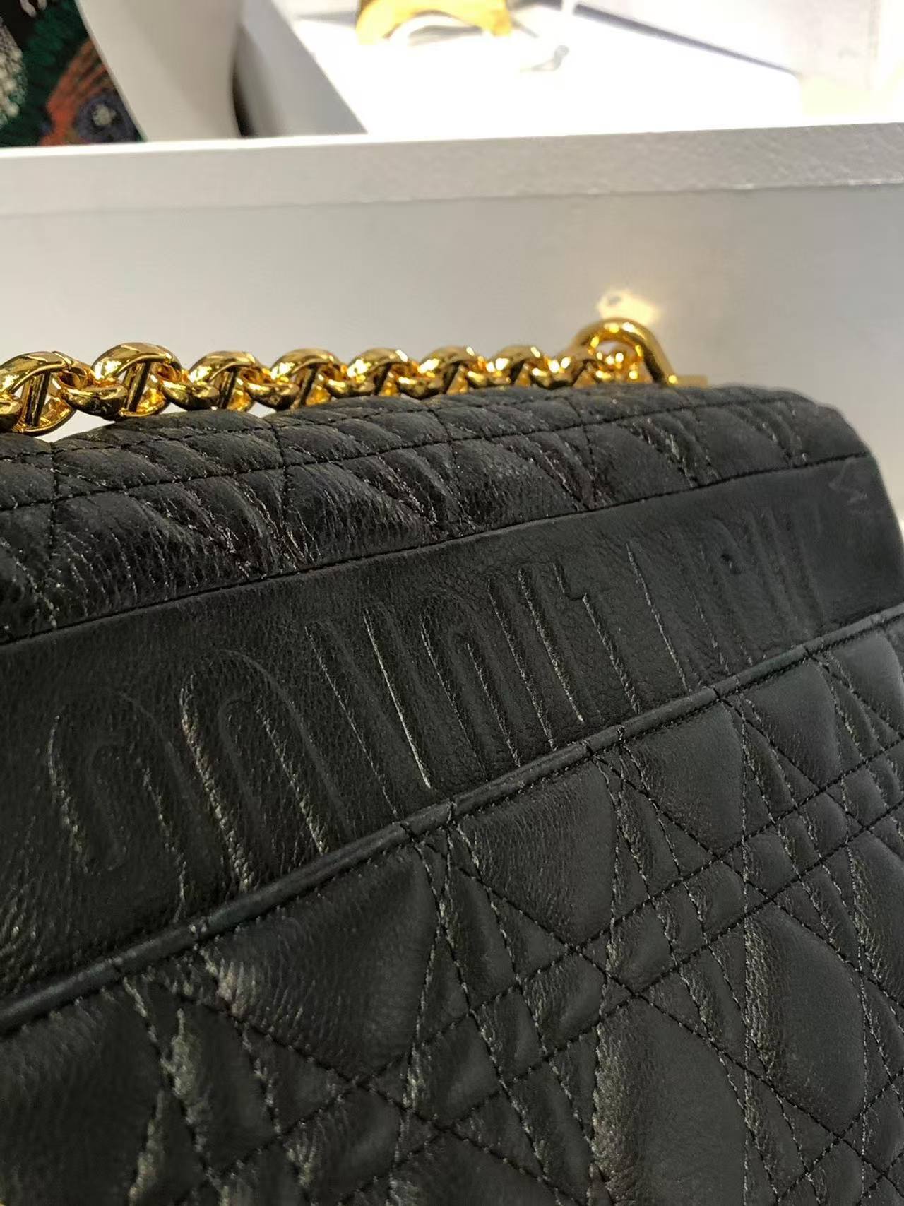 𝐃𝐢𝟎ℝ  The 𝐂𝐚𝐫𝐨 handbag instantly transforms you into a little fairy 🧚‍♂️