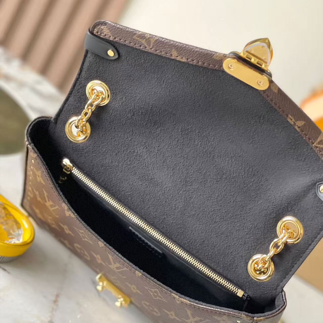 LV Pochette M é tis vintage metal box shaped chain mailman bag