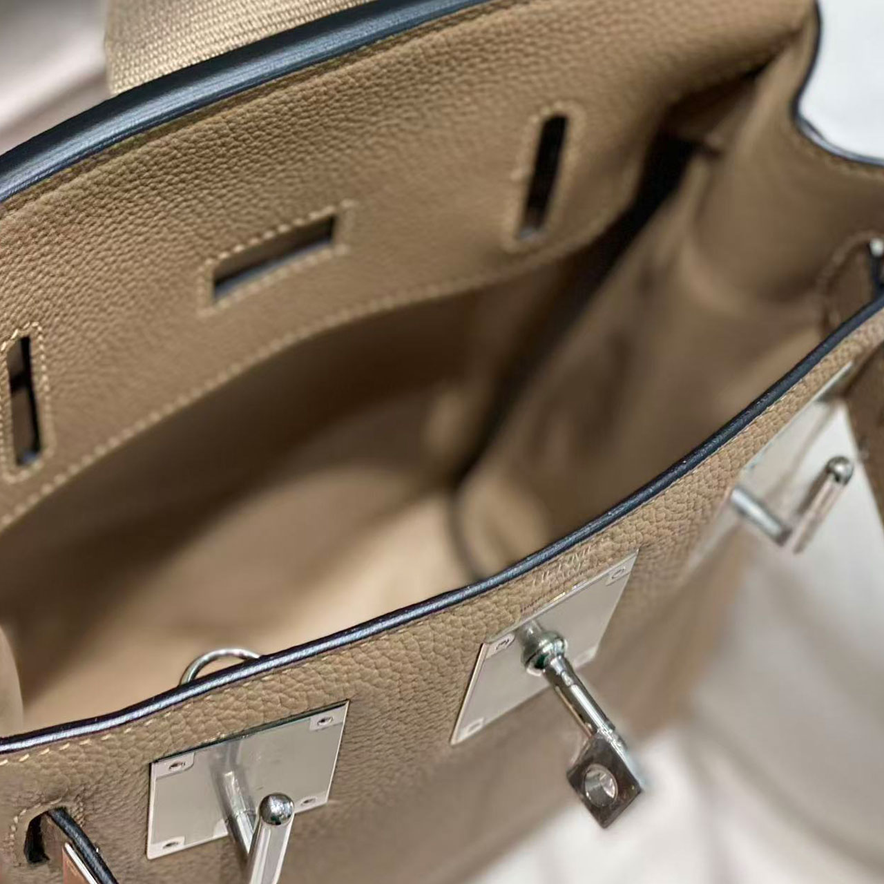 Herm è s Kelly Messenger gold brown lychee patterned crossbody messenger bag