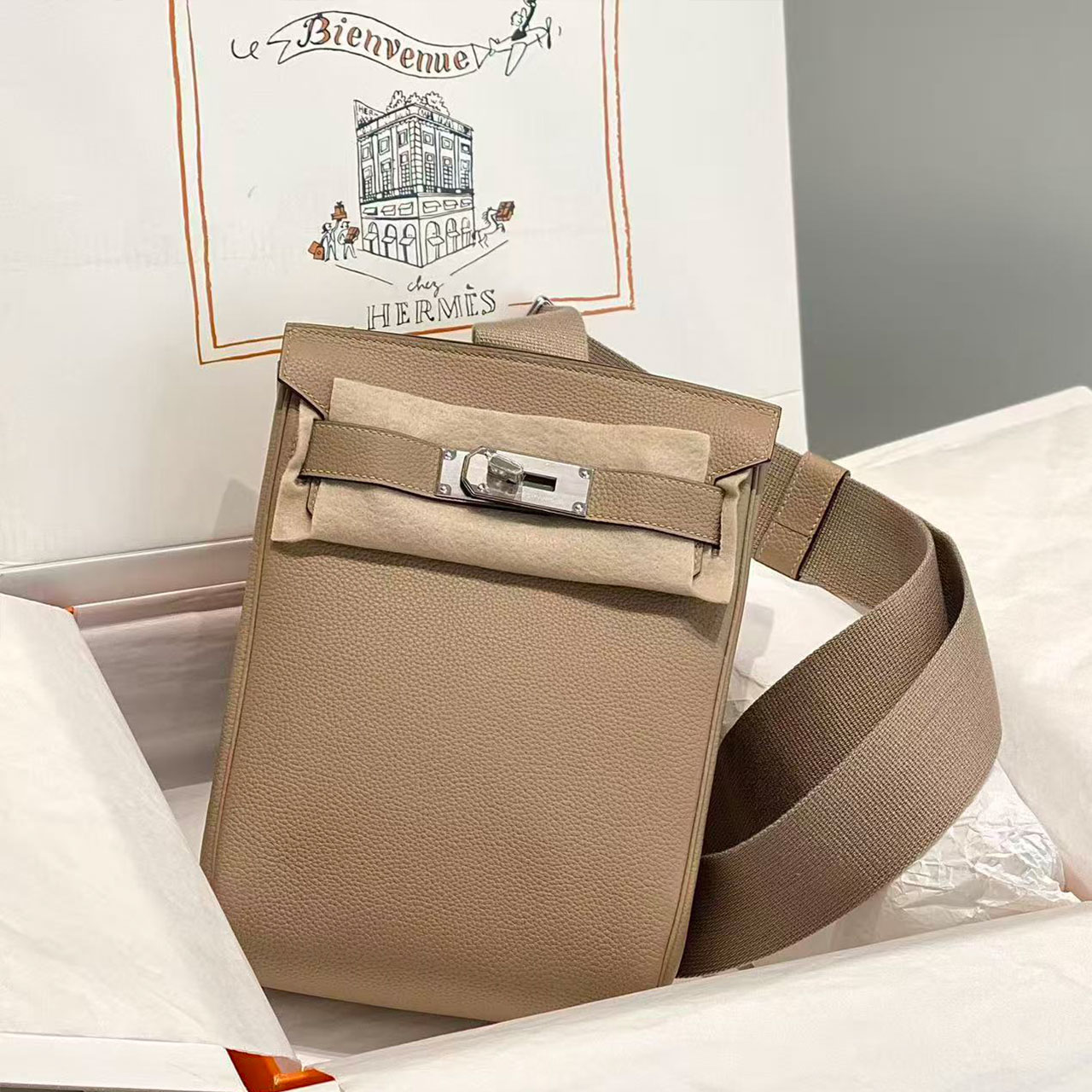 Herm è s Kelly Messenger gold brown lychee patterned crossbody messenger bag