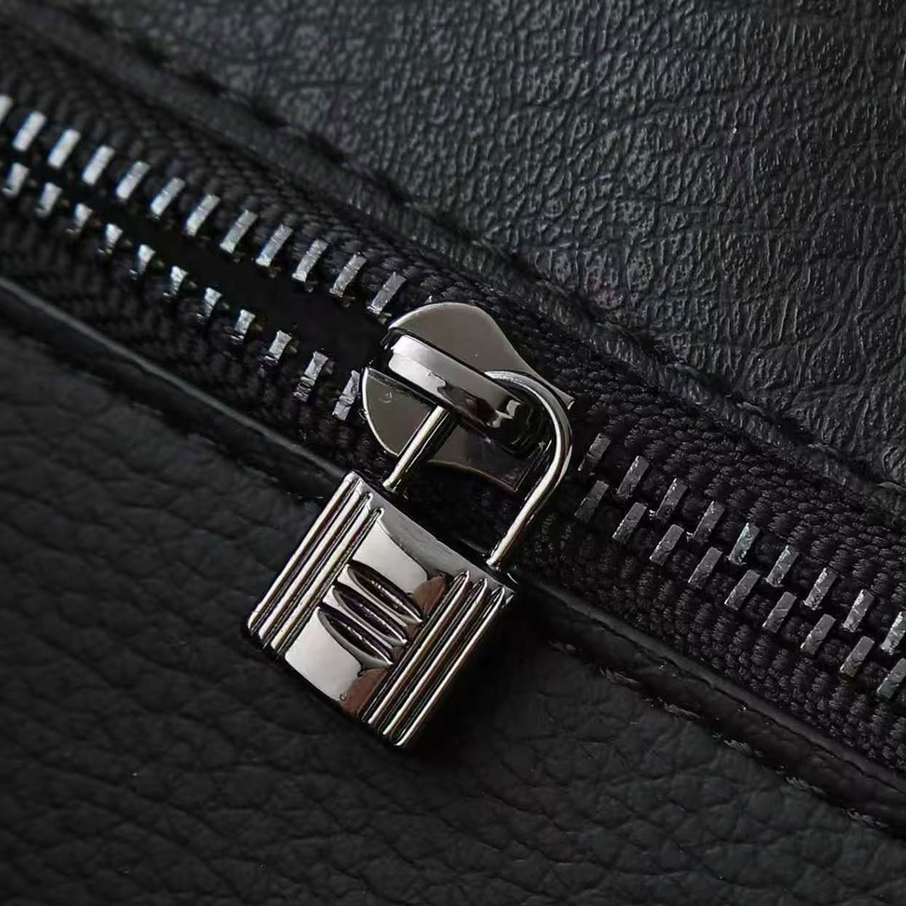 Herm è s Kelly 25 Black Togo Leather Silver Buckle Handbag
