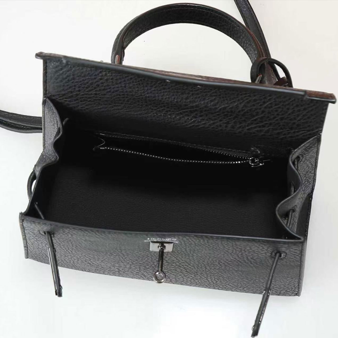 Herm è s Kelly 25 Black Togo Leather Silver Buckle Handbag