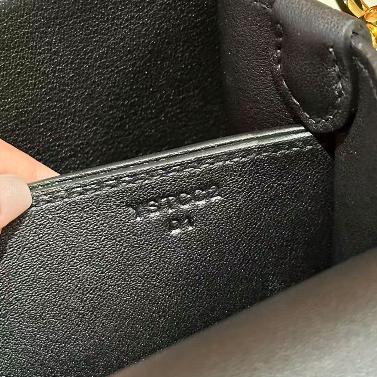 Herm è s Roulis 23 black smooth cowhide gold buckle pig nose crossbody bag