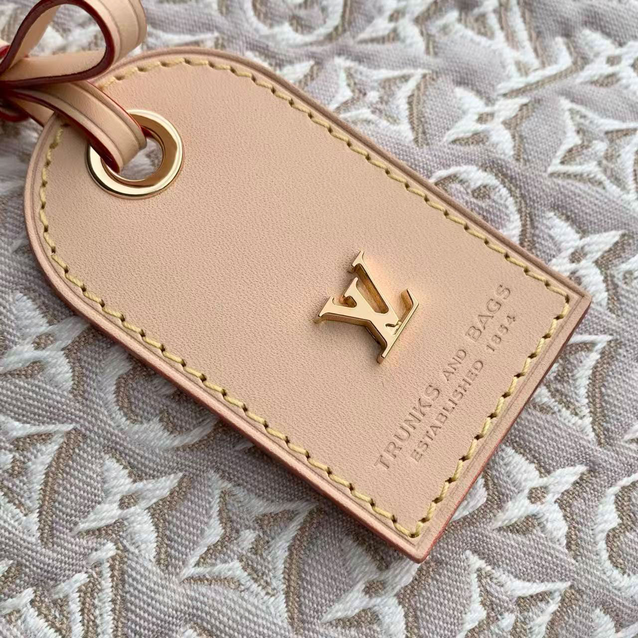 LV light white relief old flower woven hand-held hard box crossbody bag