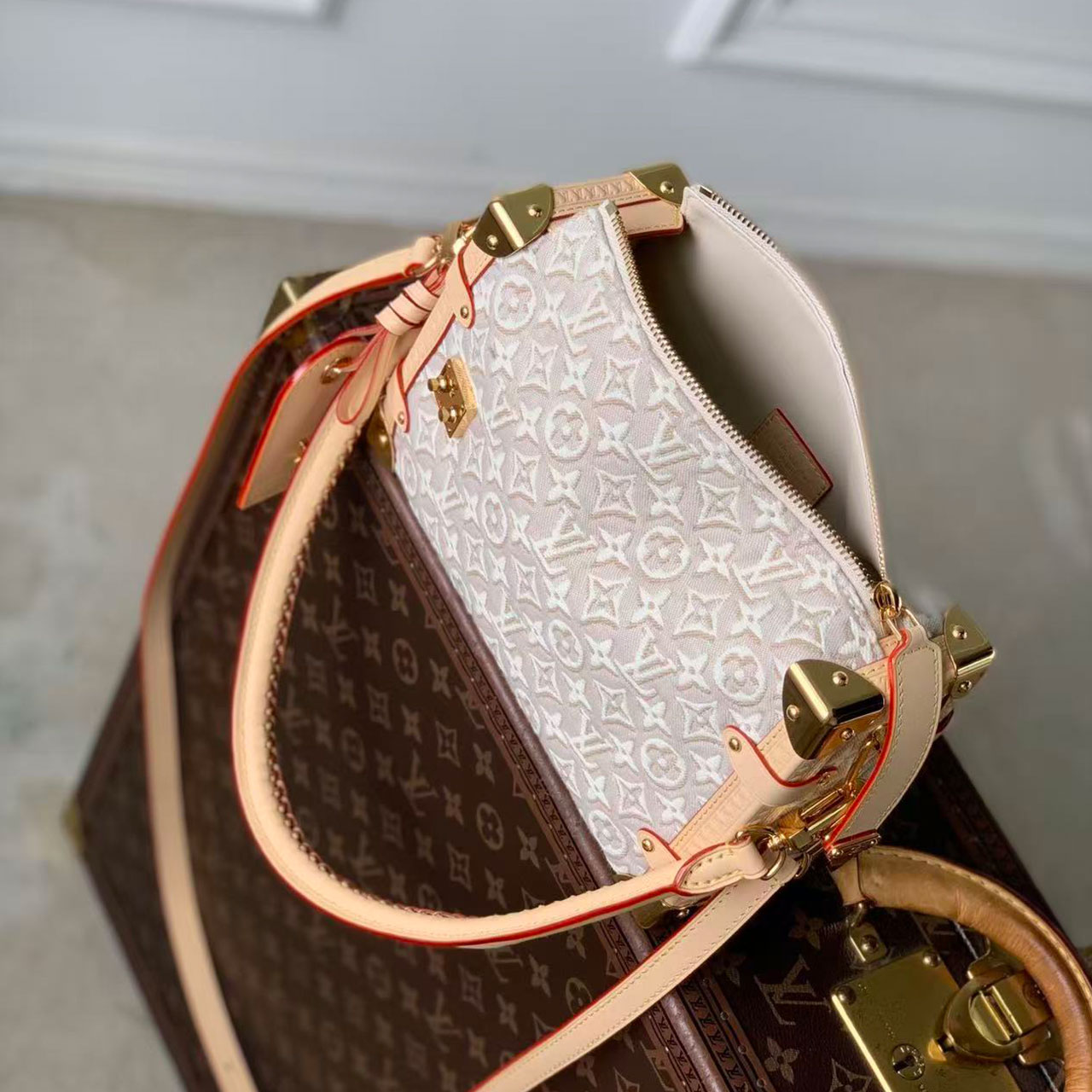 LV light white relief old flower woven hand-held hard box crossbody bag
