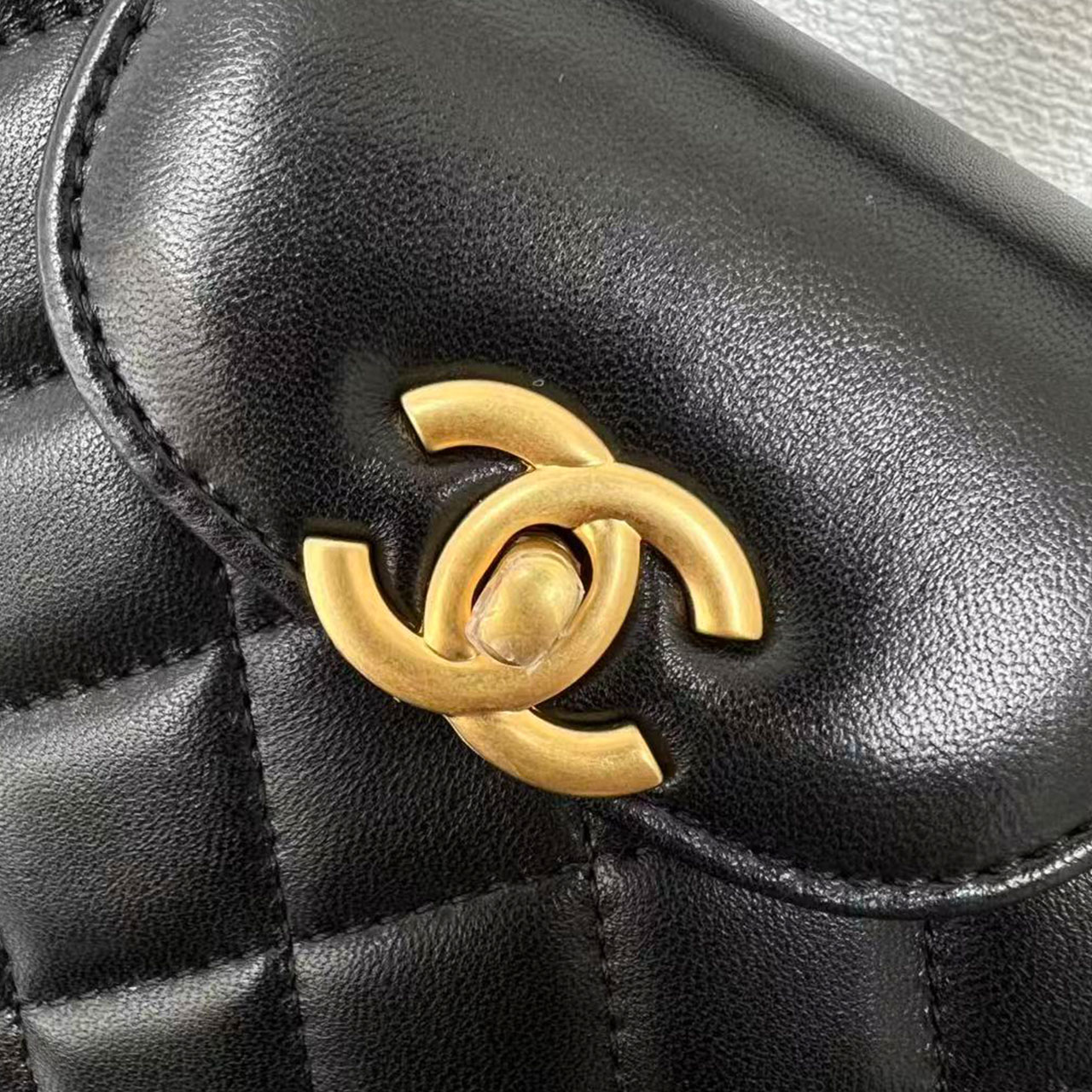 CHANEL Black Sheepskin Diamond Grid Round Handle Mini Handheld Crossbody Bag