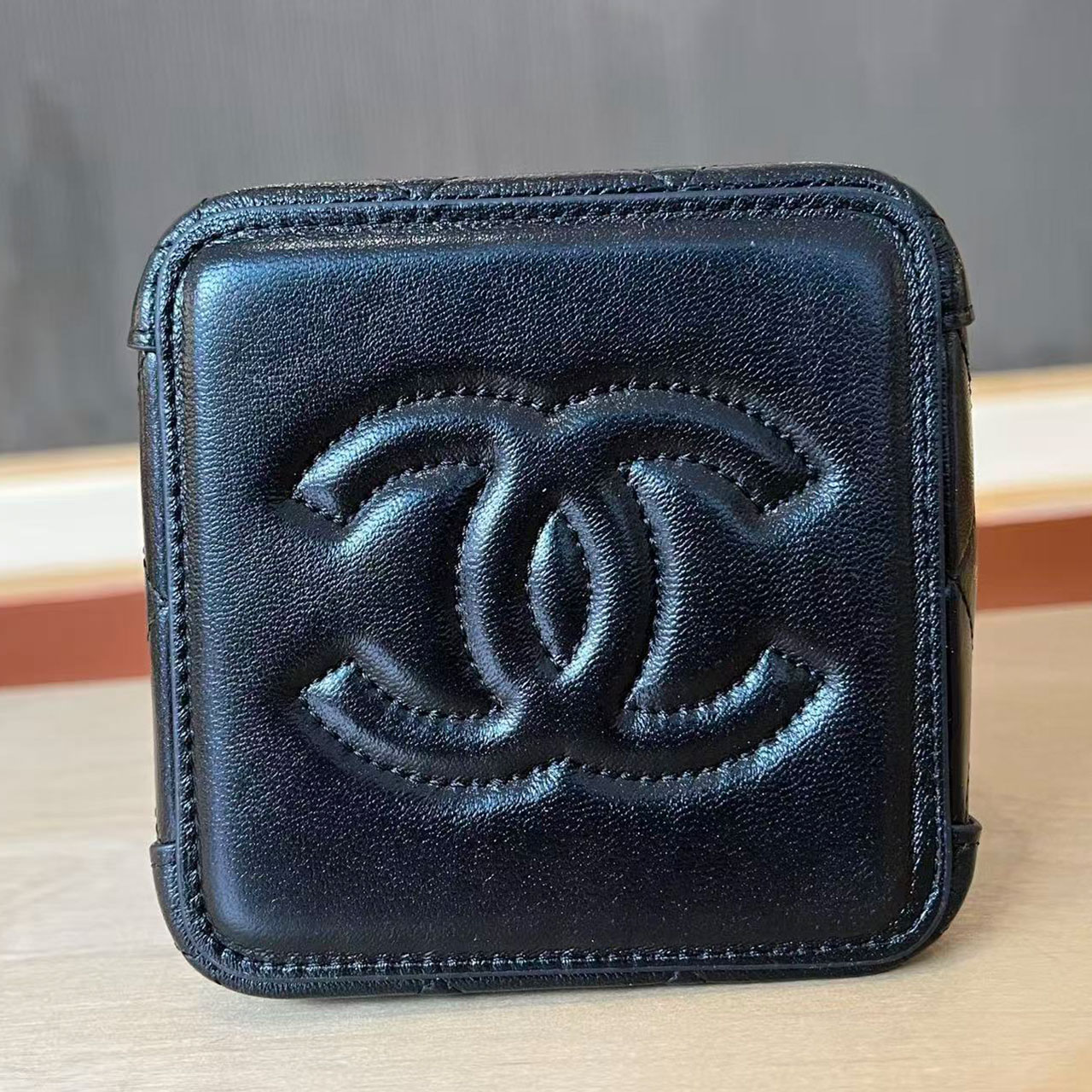 CHANEL black diamond grid double C chain vertical mobile phone crossbody bag