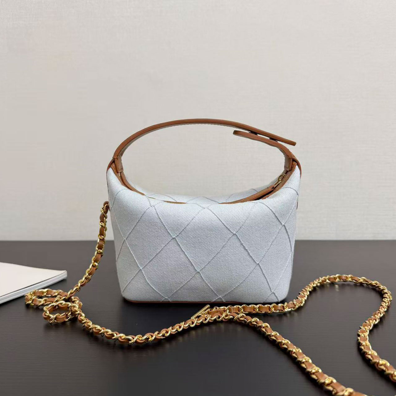 CHANEL light denim diamond grid patchwork tanned leather lunch box, hand-held crossbody bag