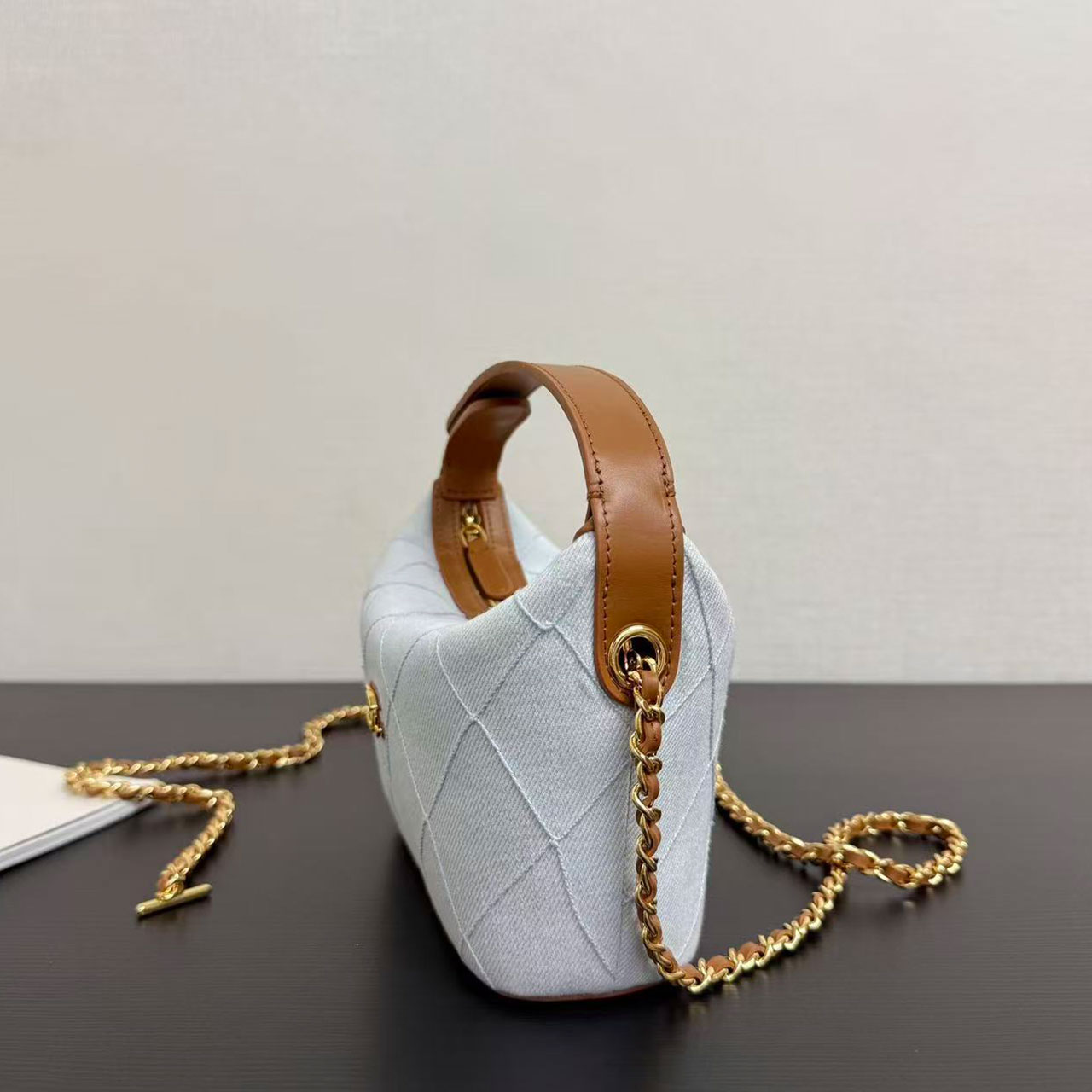 CHANEL light denim diamond grid patchwork tanned leather lunch box, hand-held crossbody bag