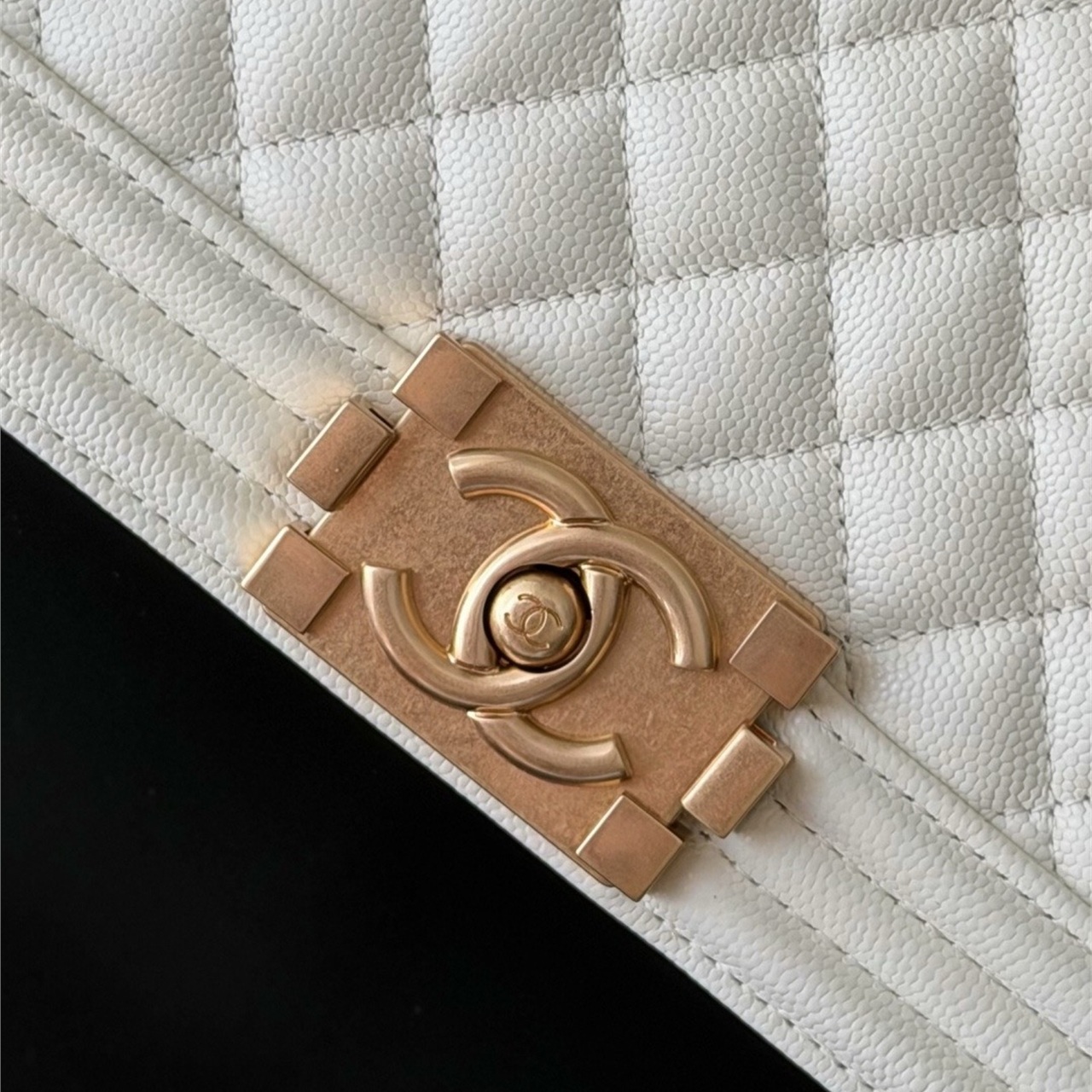 CHANEL beige caviar cowhide vintage gold buckle Leboy medium chain bag