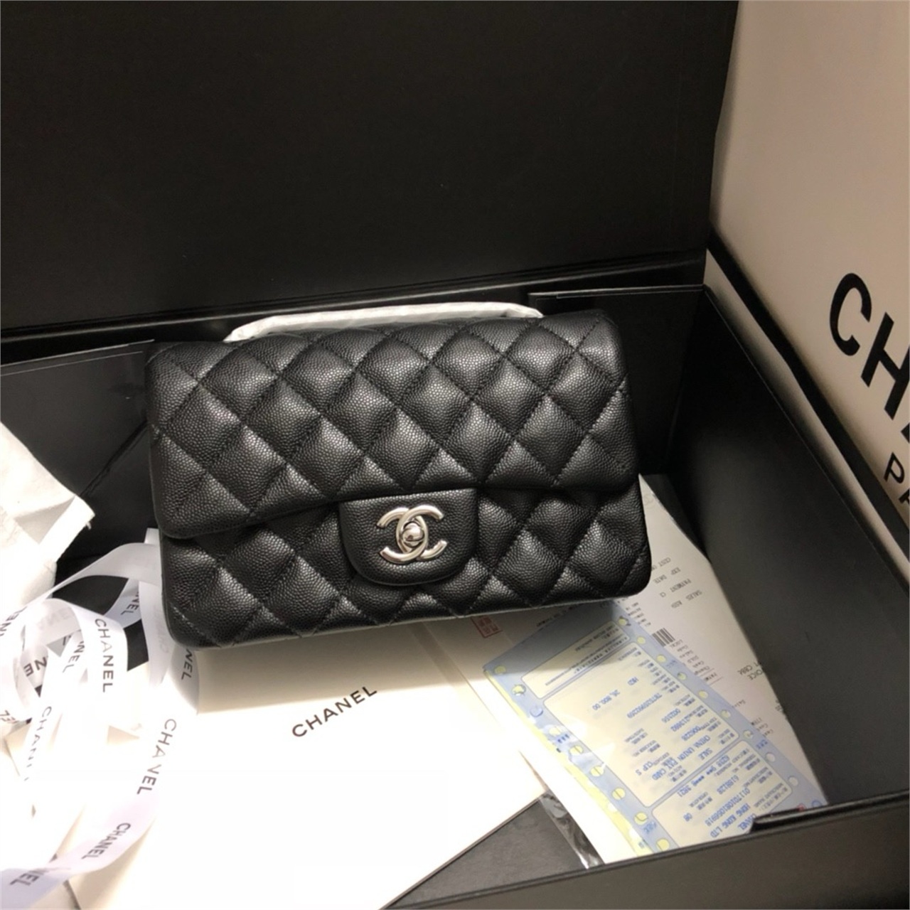 CHANEL black caviar cowhide silver buckle CF mini chain bag