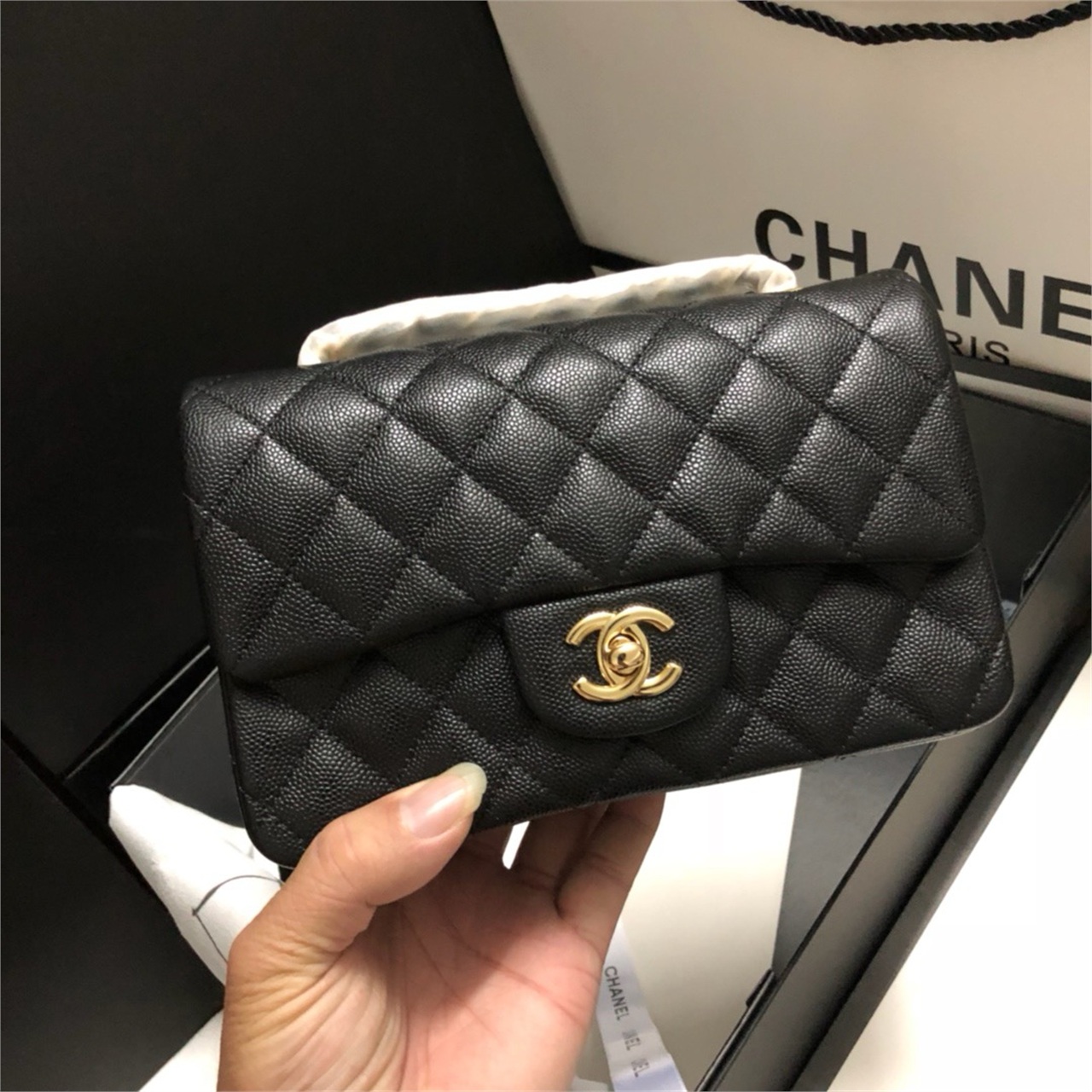 CHANEL black caviar cowhide silver buckle CF mini chain bag