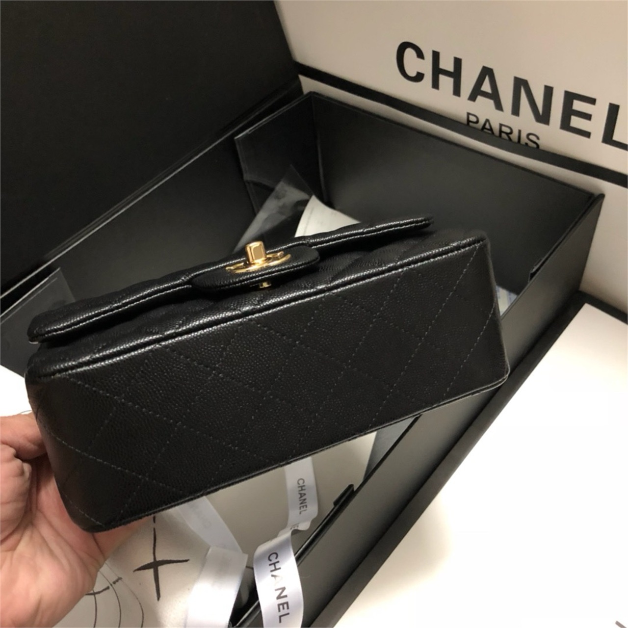 CHANEL black caviar cowhide silver buckle CF mini chain bag