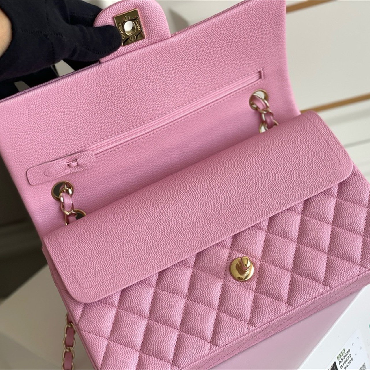 CHANEL Cherry Blossom Pink Caviar Cowhide Gold Buckle CF Medium Chain Bag