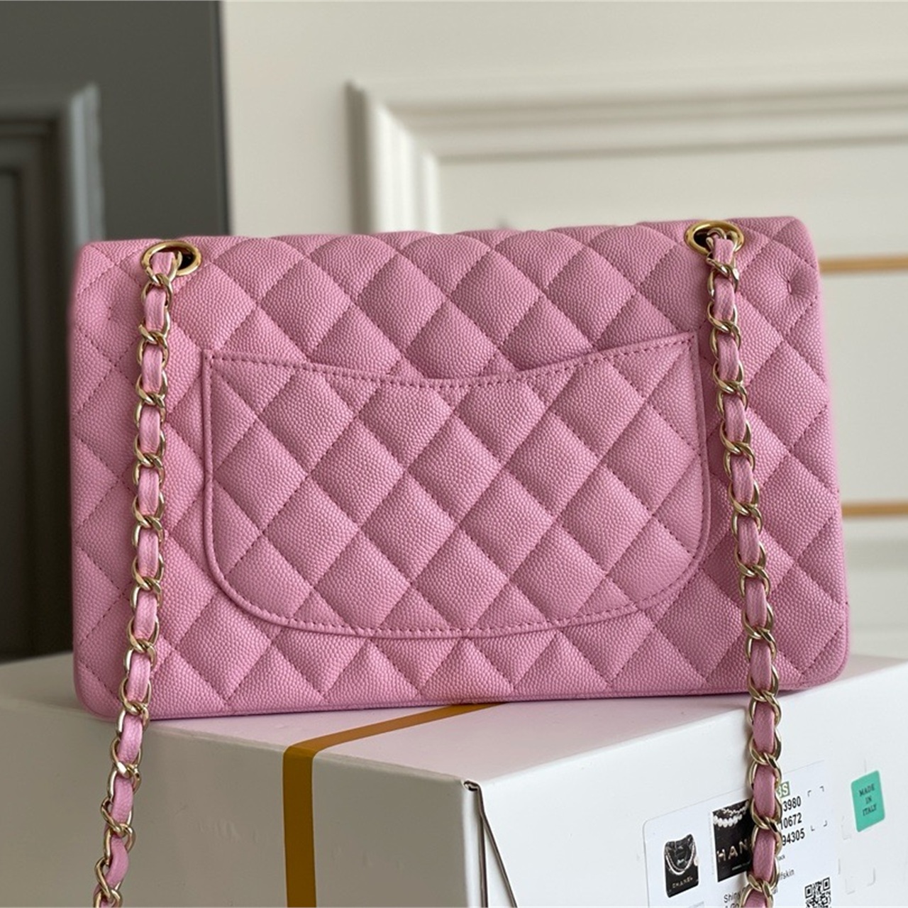 CHANEL Cherry Blossom Pink Caviar Cowhide Gold Buckle CF Medium Chain Bag