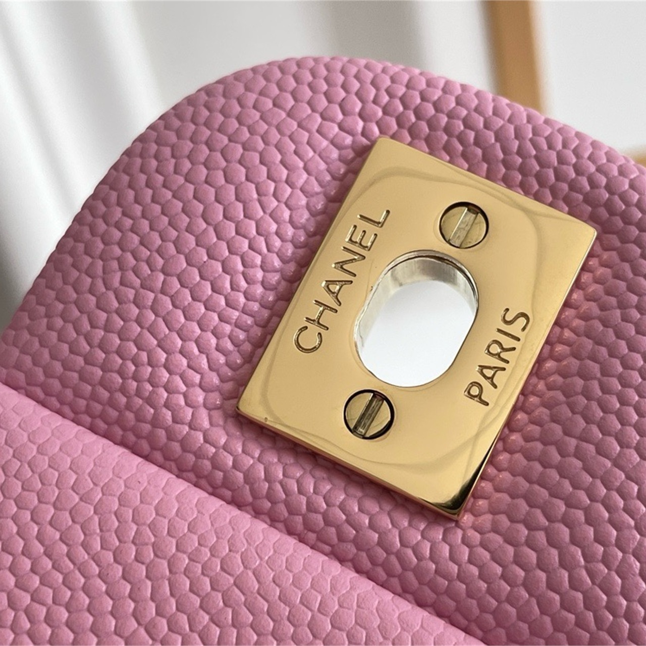 CHANEL Cherry Blossom Pink Caviar Cowhide Gold Buckle CF Medium Chain Bag
