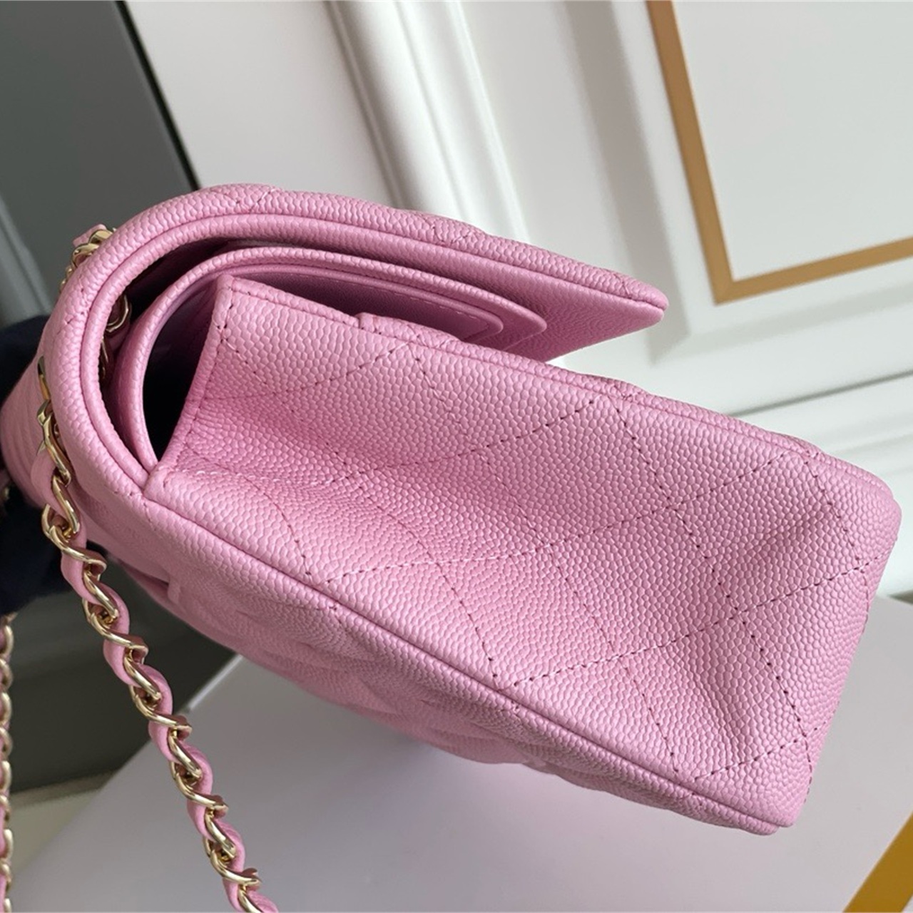 CHANEL Cherry Blossom Pink Caviar Cowhide Gold Buckle CF Medium Chain Bag