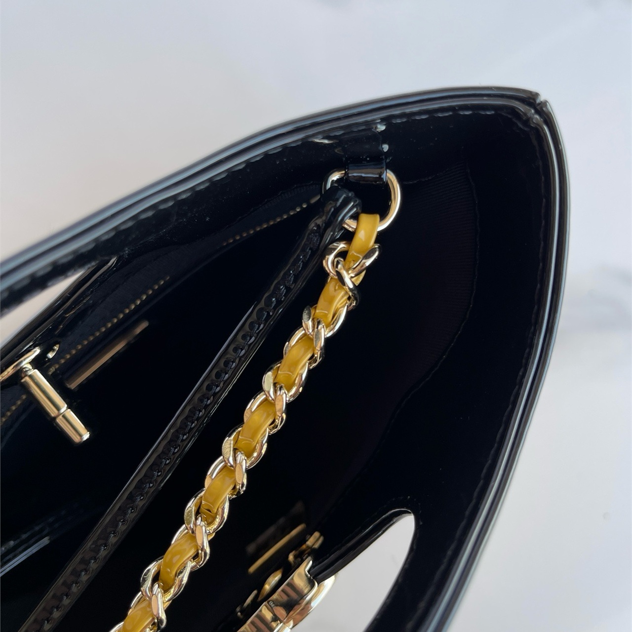CHANEL Yellow Black Color blocked Lacquer Lingge 31 Mini Handheld Chain Bag