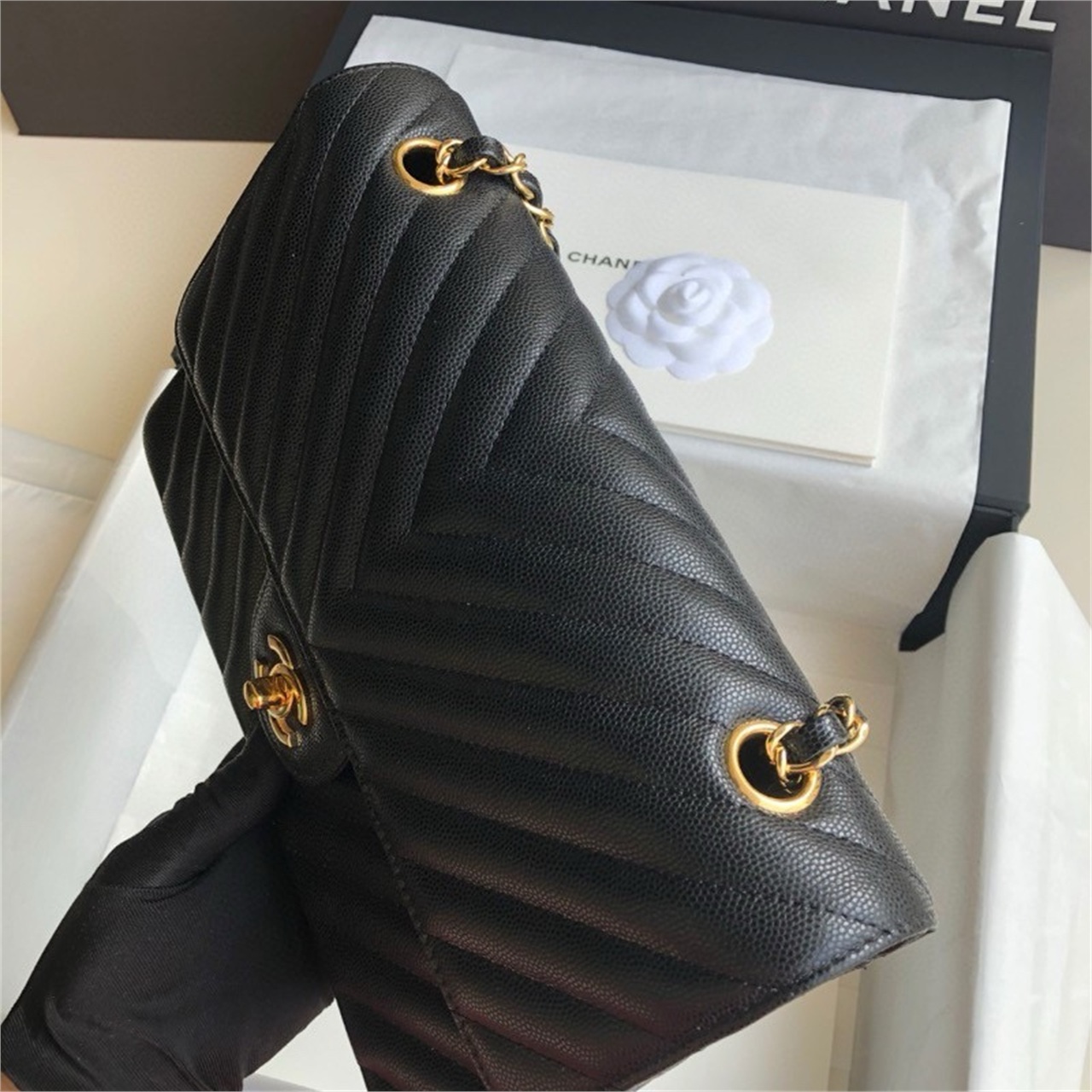 CHANEL Black Caviar Cowhide Silver Buckle V-Pattern CF Medium Chain Bag