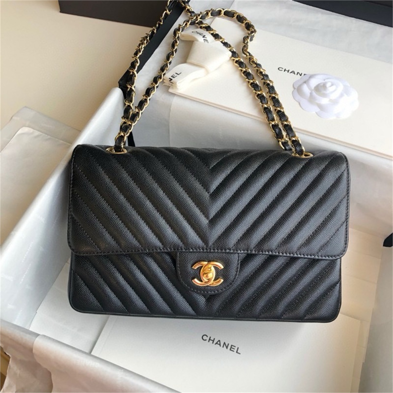 CHANEL Black Caviar Cowhide Silver Buckle V-Pattern CF Medium Chain Bag