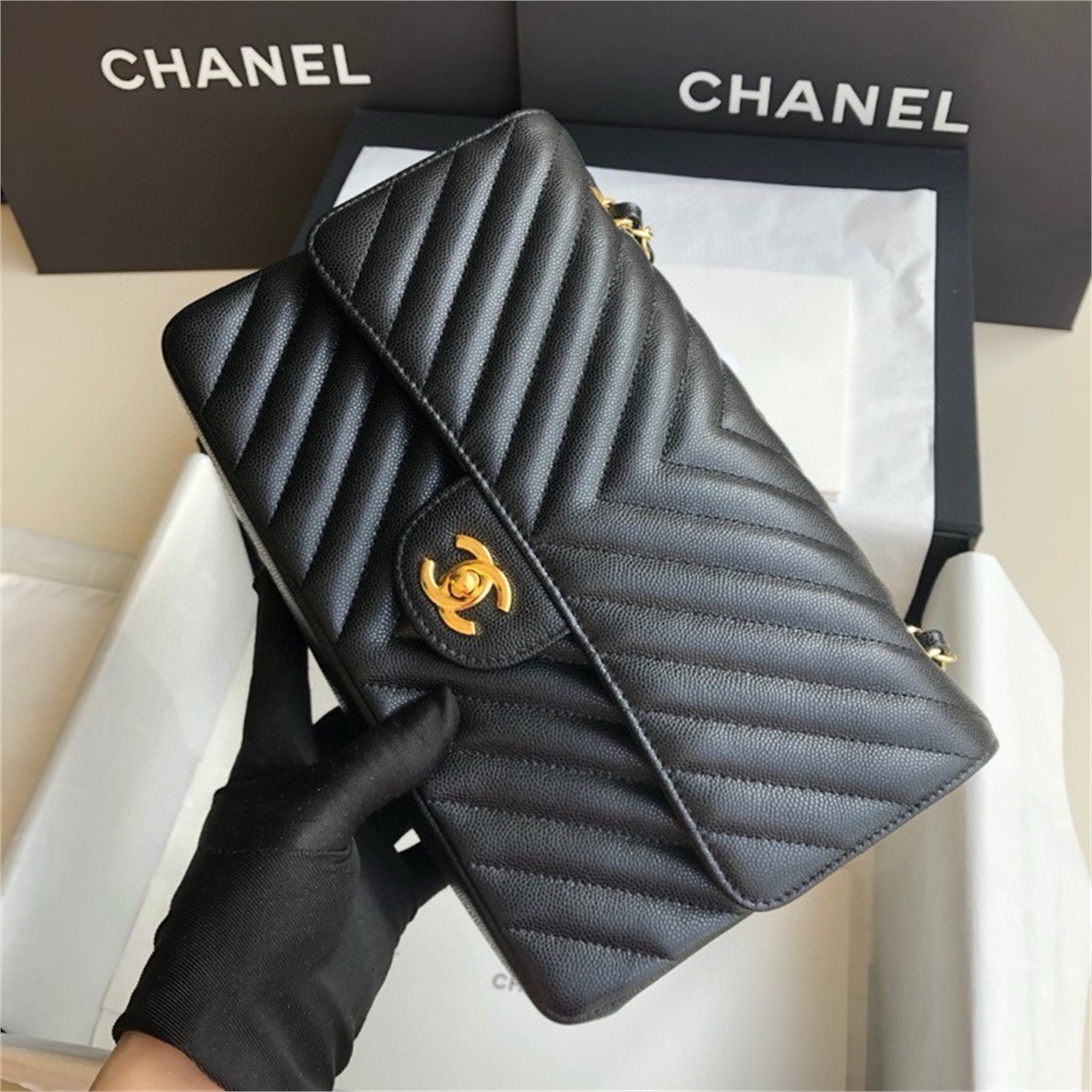 CHANEL Black Caviar Cowhide Silver Buckle V-Pattern CF Medium Chain Bag