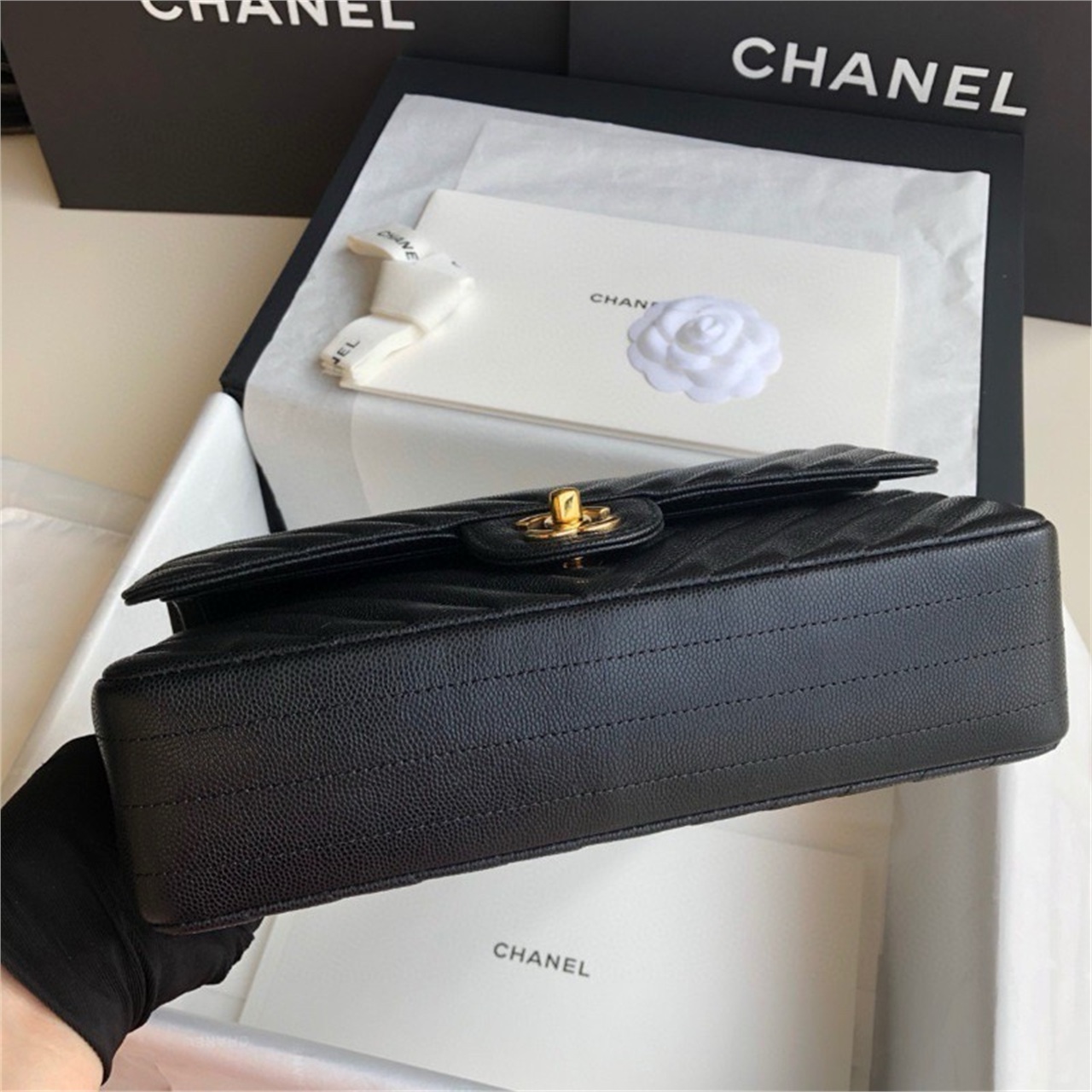 CHANEL Black Caviar Cowhide Silver Buckle V-Pattern CF Medium Chain Bag