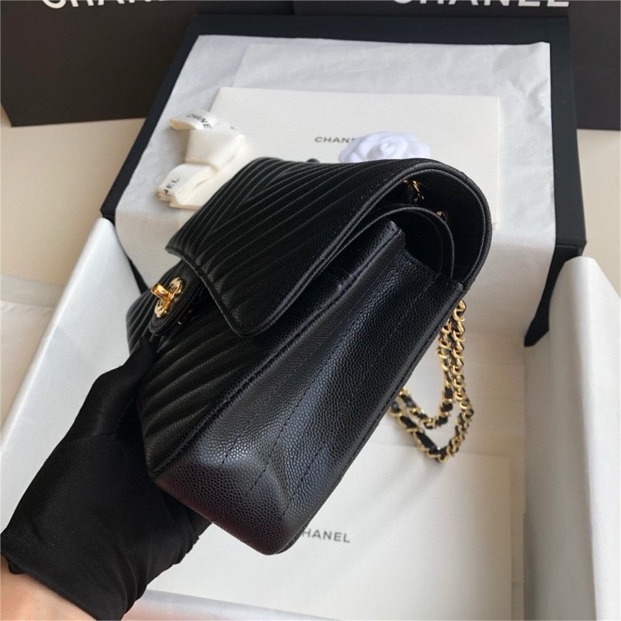 CHANEL Black Caviar Cowhide Silver Buckle V-Pattern CF Medium Chain Bag