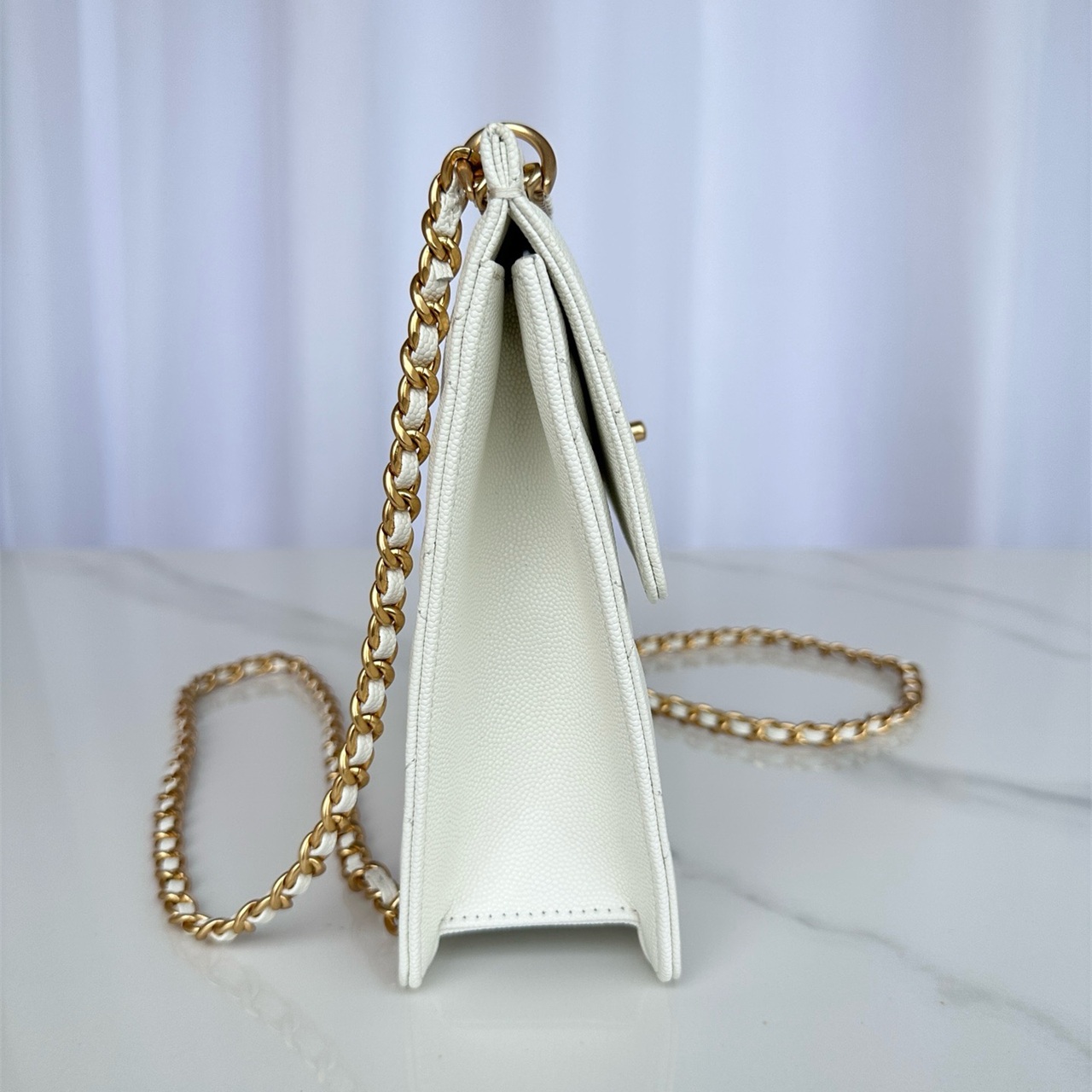 CHANEL white caviar cowhide gold buckle vertical square box chain bag