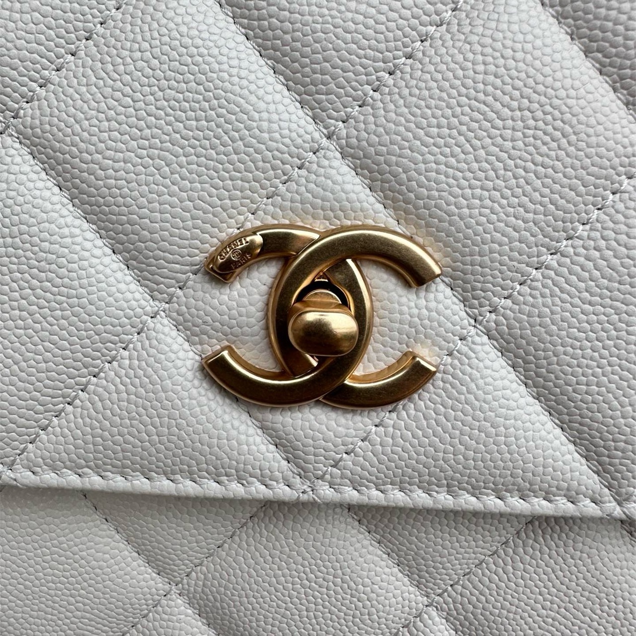 CHANEL white caviar cowhide gold buckle vertical square box chain bag
