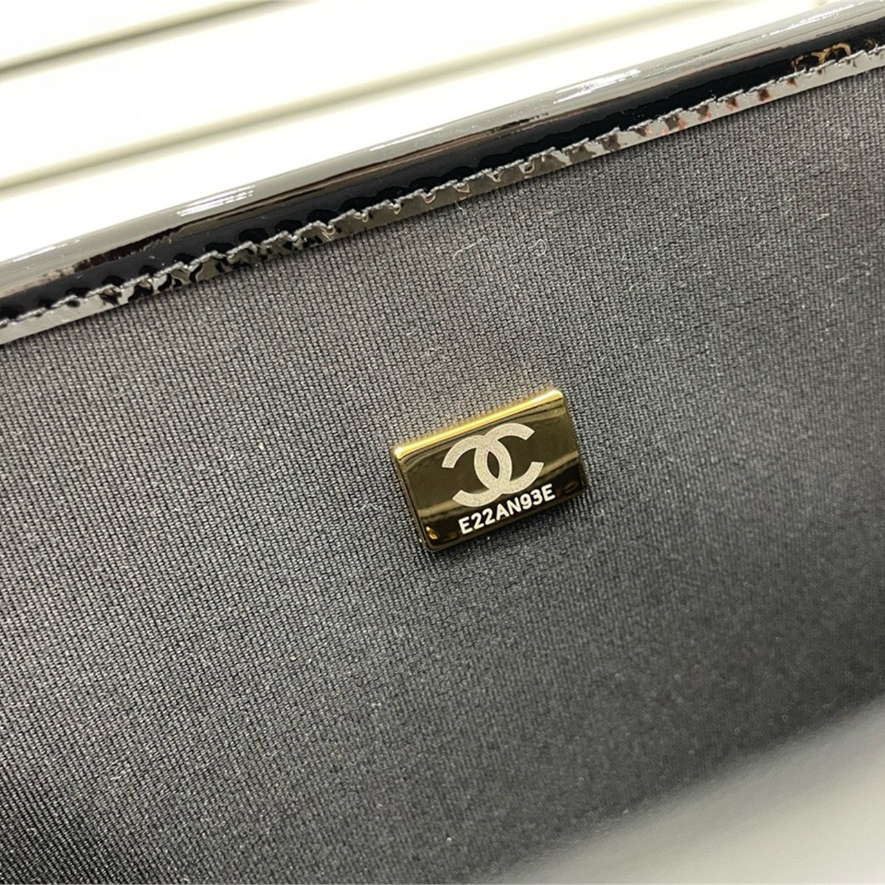 CHANEL shiny black patent leather diamond grid hand-held document mailman bag