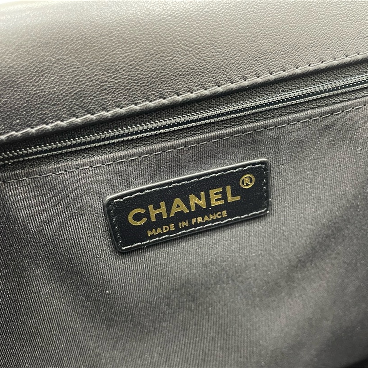 CHANEL shiny black patent leather diamond grid hand-held document mailman bag