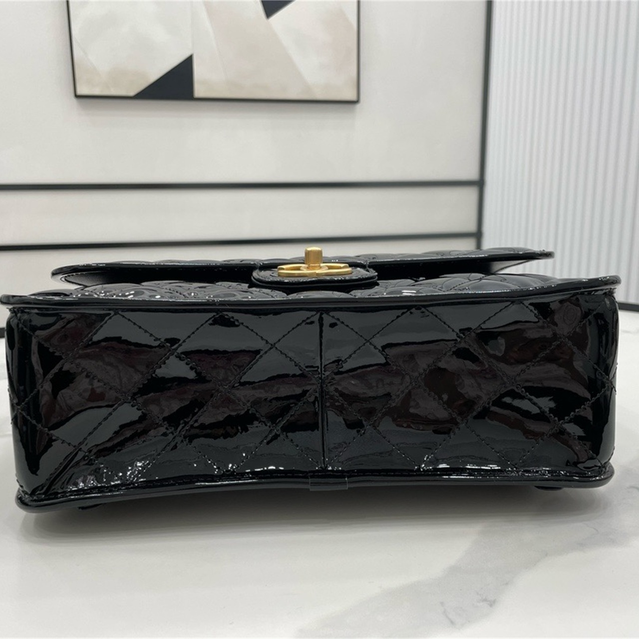 CHANEL shiny black patent leather diamond grid hand-held document mailman bag