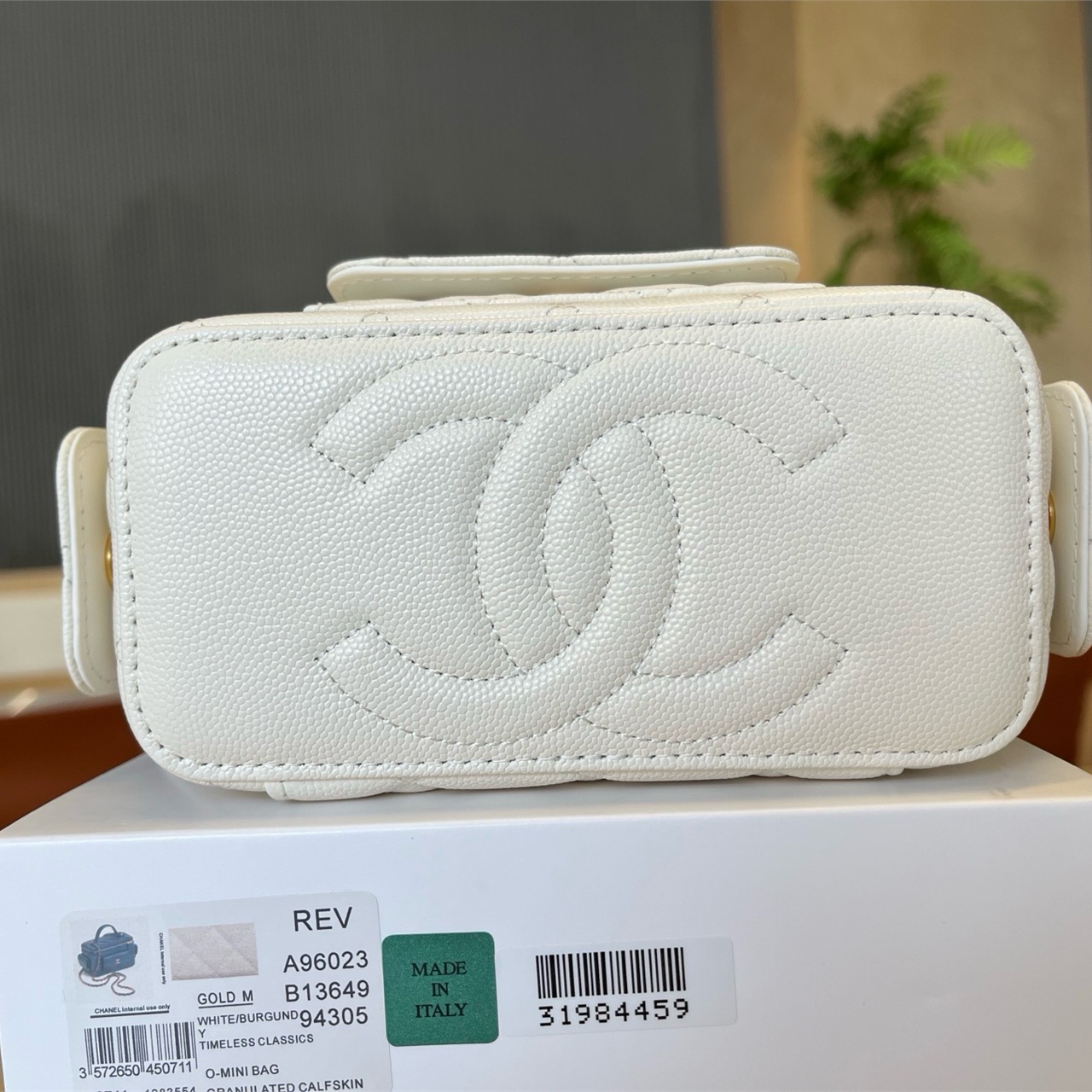 CHANEL Milk White Caviar Leather Handheld Makeup Box Chain Bag