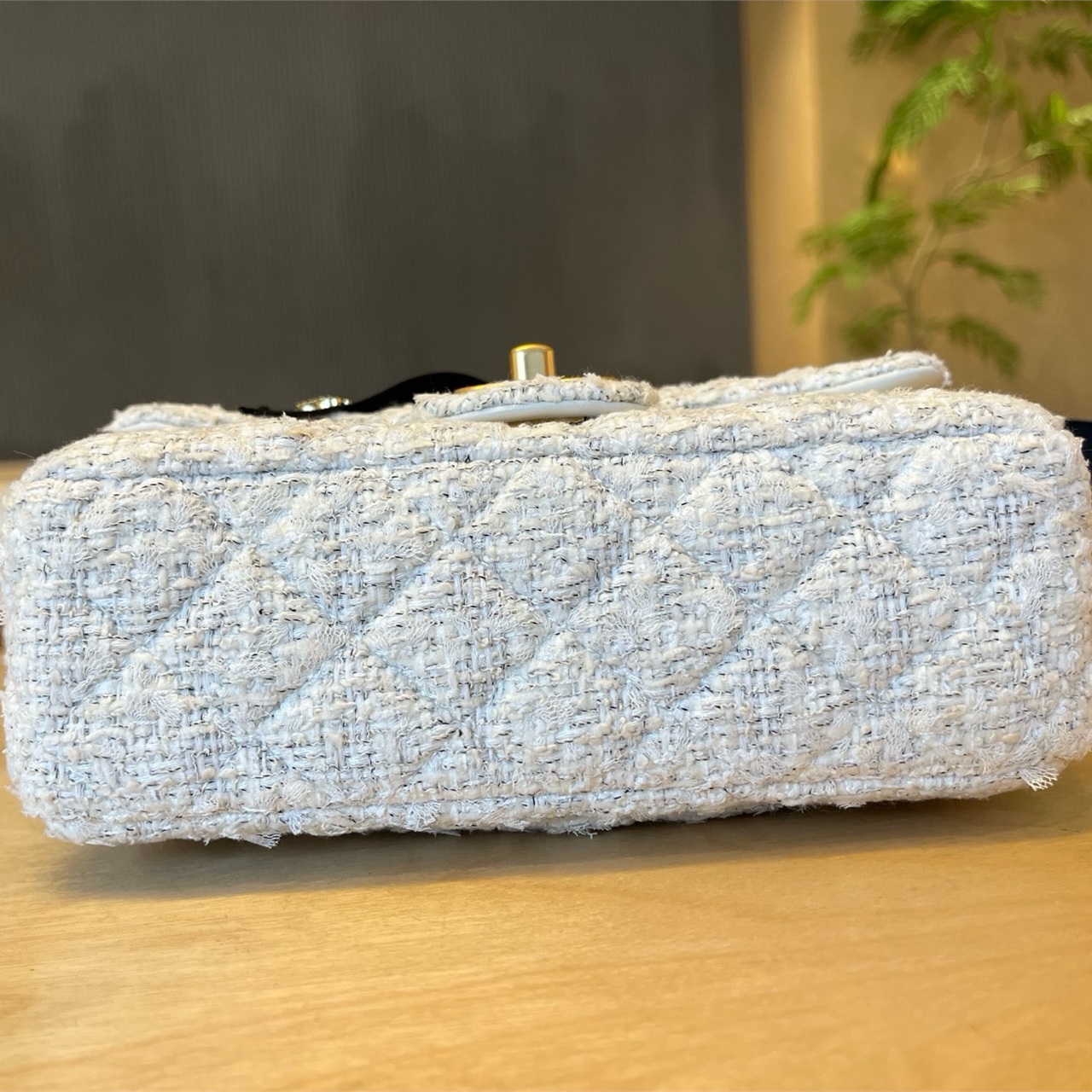 CHANEL White Grey Coarse Floral Satin Bow CF Handheld Chain Bag