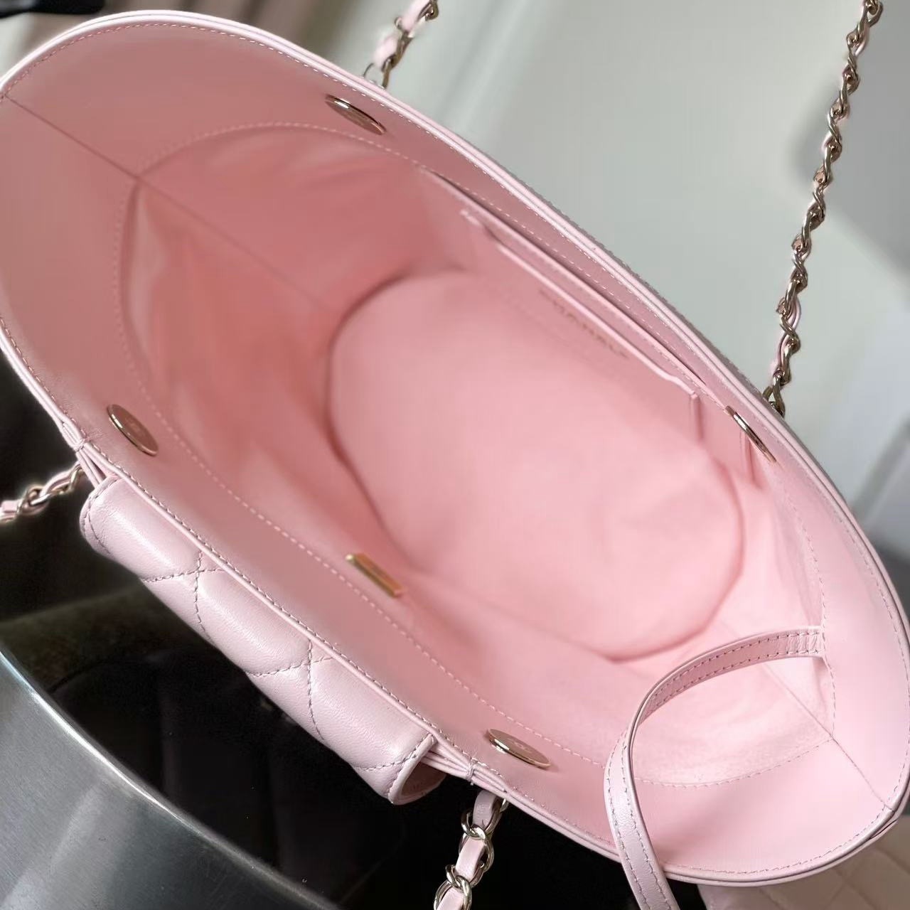CHANEL light pink shiny leather woven mother and child tote bag