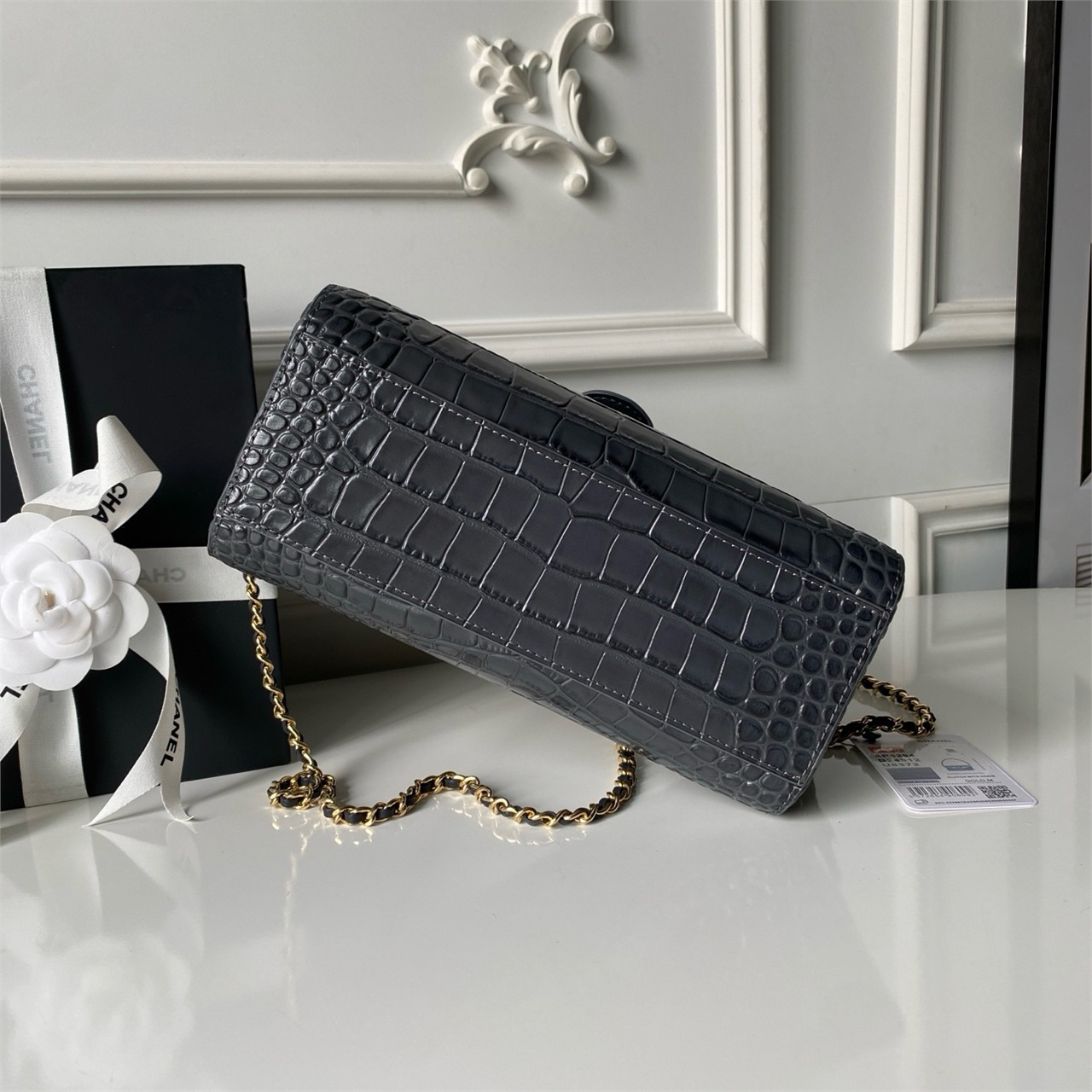 CHANEL dark gray shiny crocodile patterned cowhide hand-held stick armpit bag