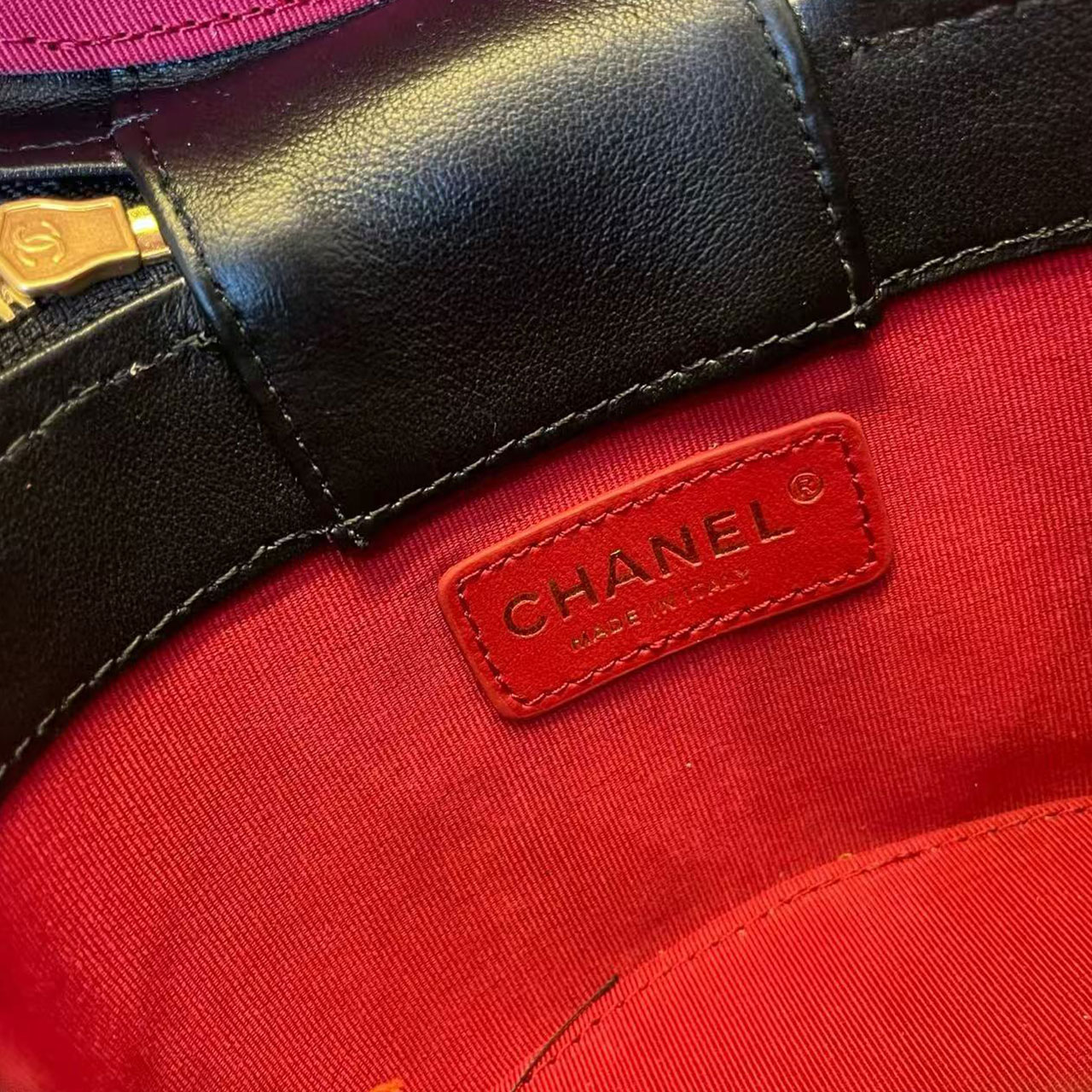 CHANEL black glossy cowhide diamond grid cylindrical makeup bucket bag
