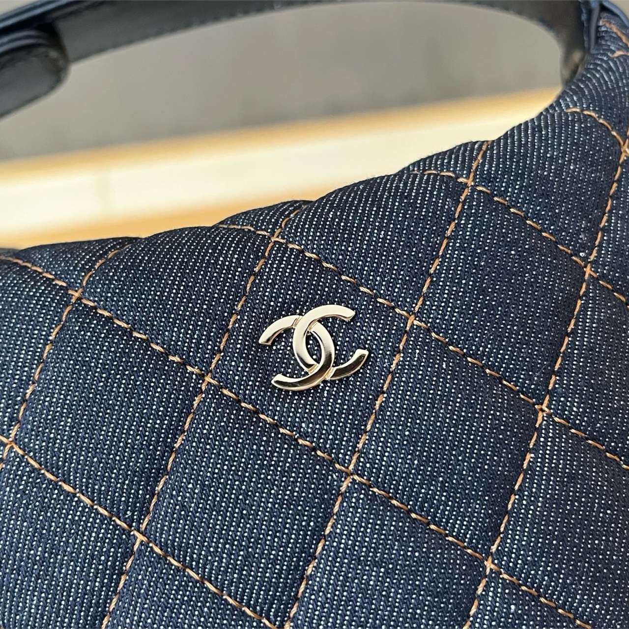 CHANEL Retro Deep Blue Cowboy Diamond Grid Mini Handheld Underarm Bucket Bag