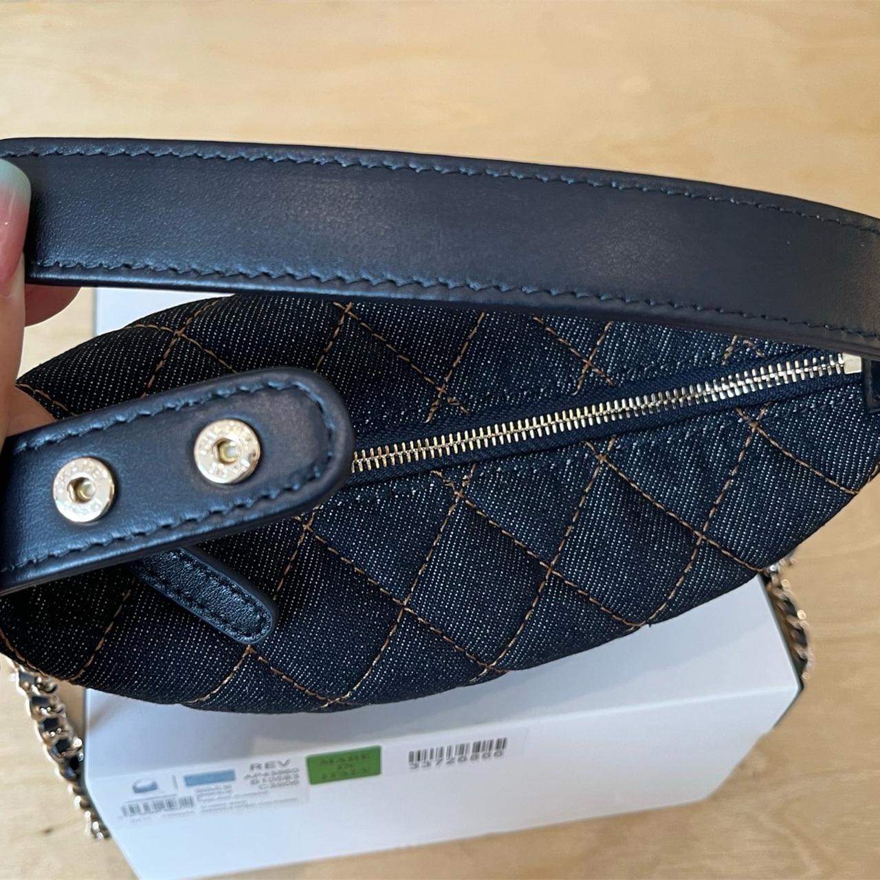 CHANEL Retro Deep Blue Cowboy Diamond Grid Mini Handheld Underarm Bucket Bag