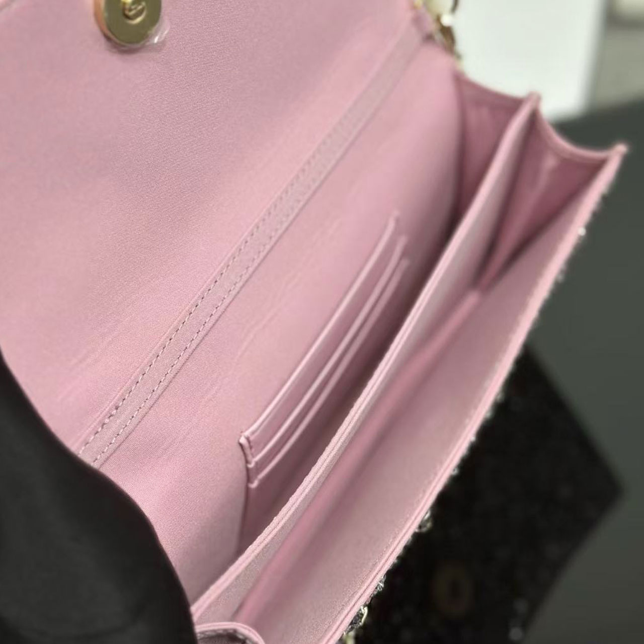 Miss Dior Embroidered Light Purple Pearl Diamond, New Product in Chain Bag Series