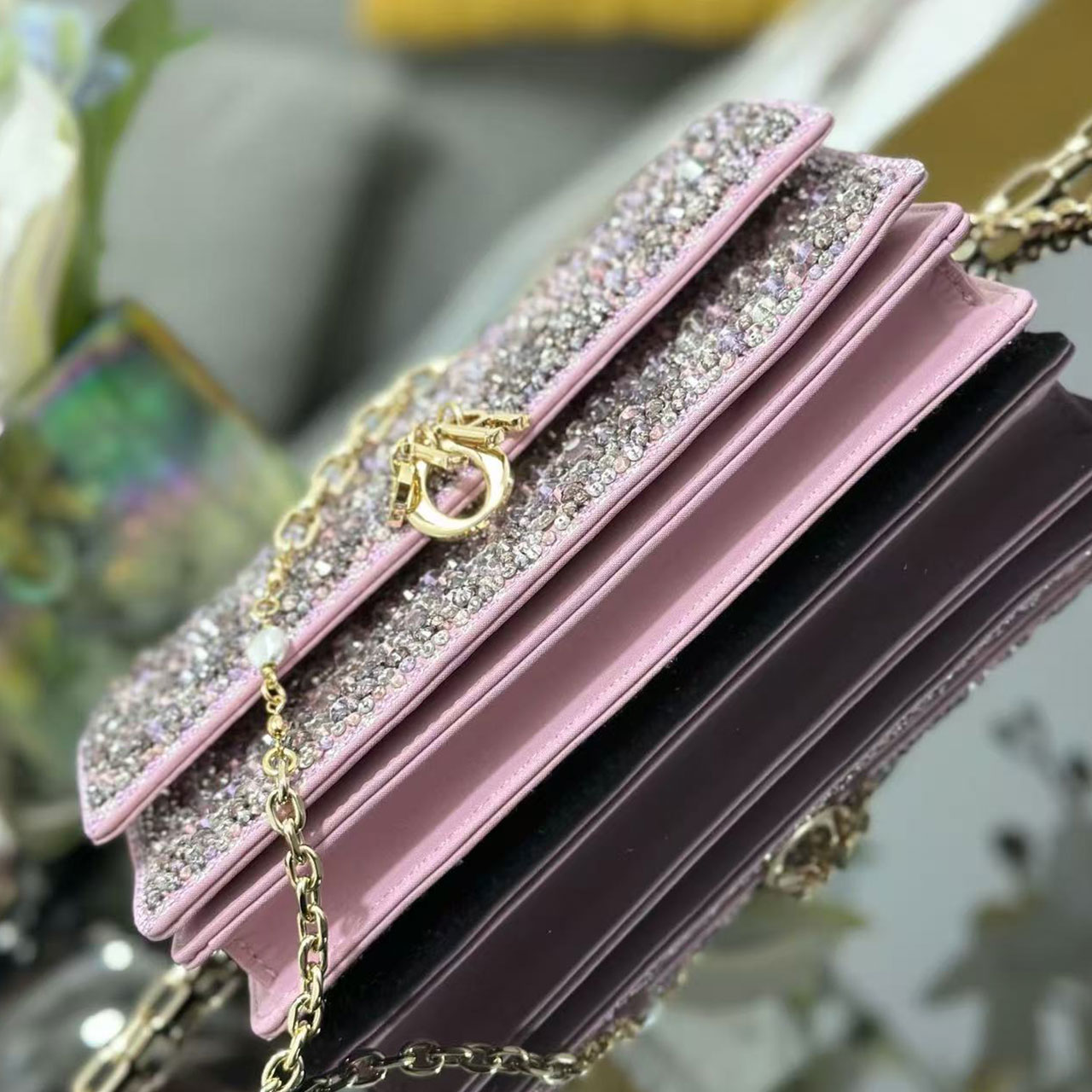 Miss Dior Embroidered Light Purple Pearl Diamond, New Product in Chain Bag Series