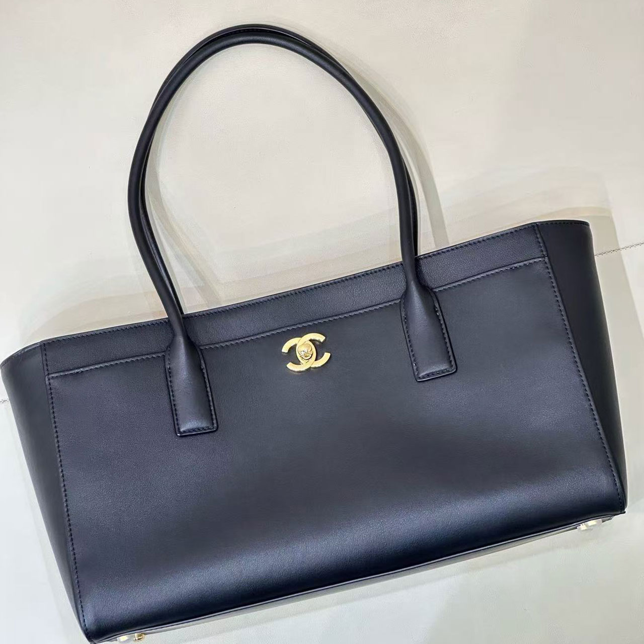 CHANEL 26S Cerf Ultra Classic Tote Bag 👜